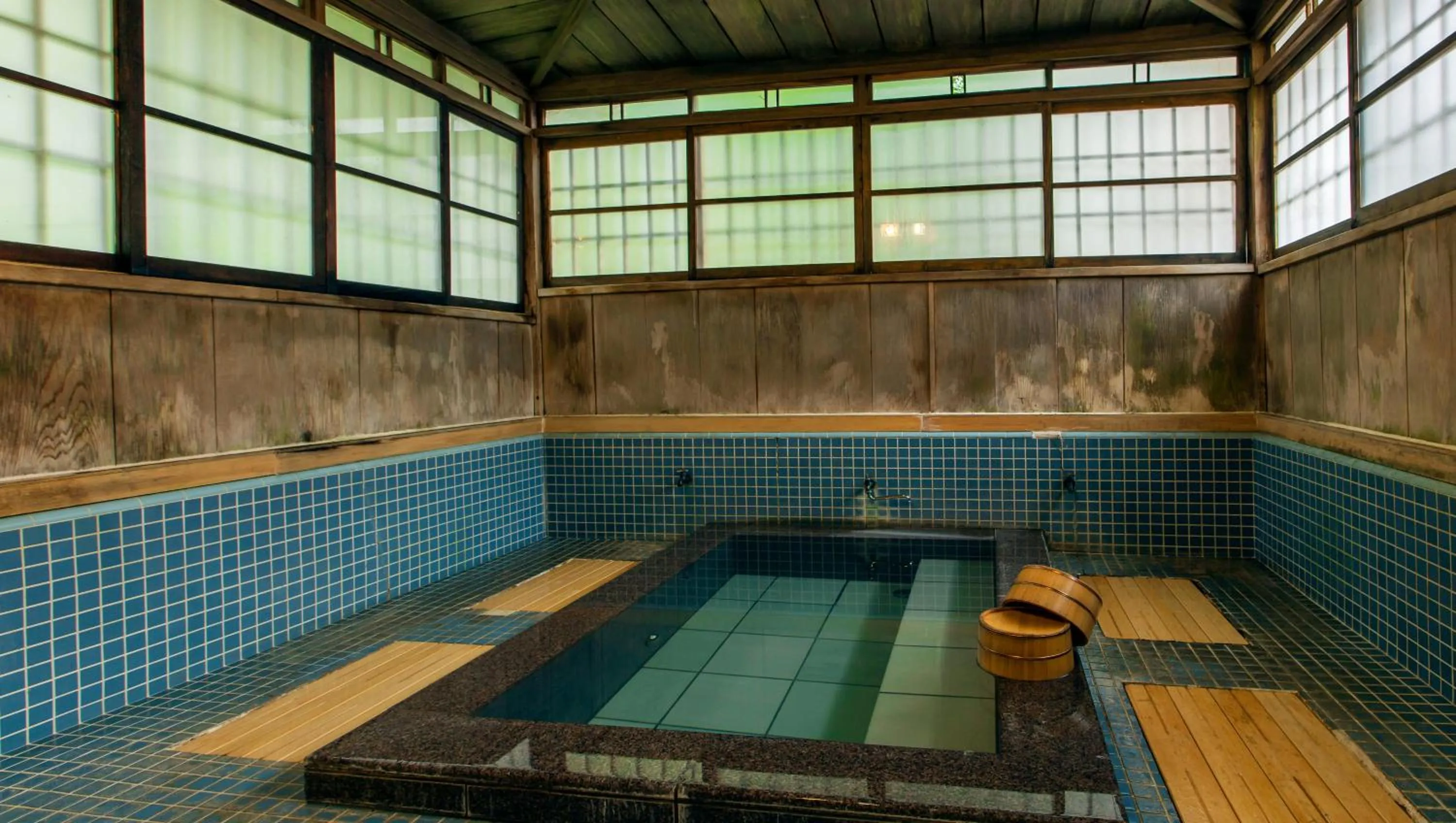 Hot Spring Bath in Gora Kansuiro