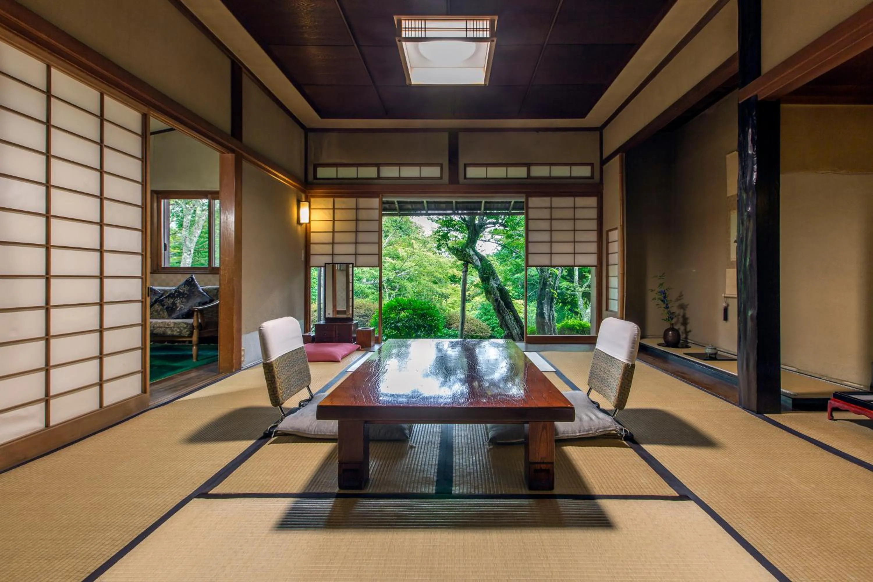 Photo of the whole room in Gora Kansuiro