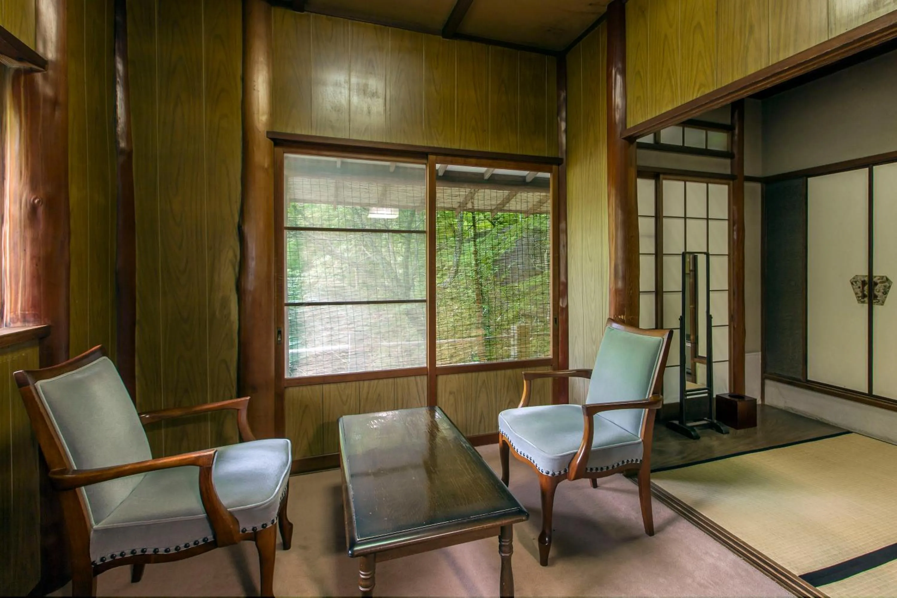 Photo of the whole room in Gora Kansuiro