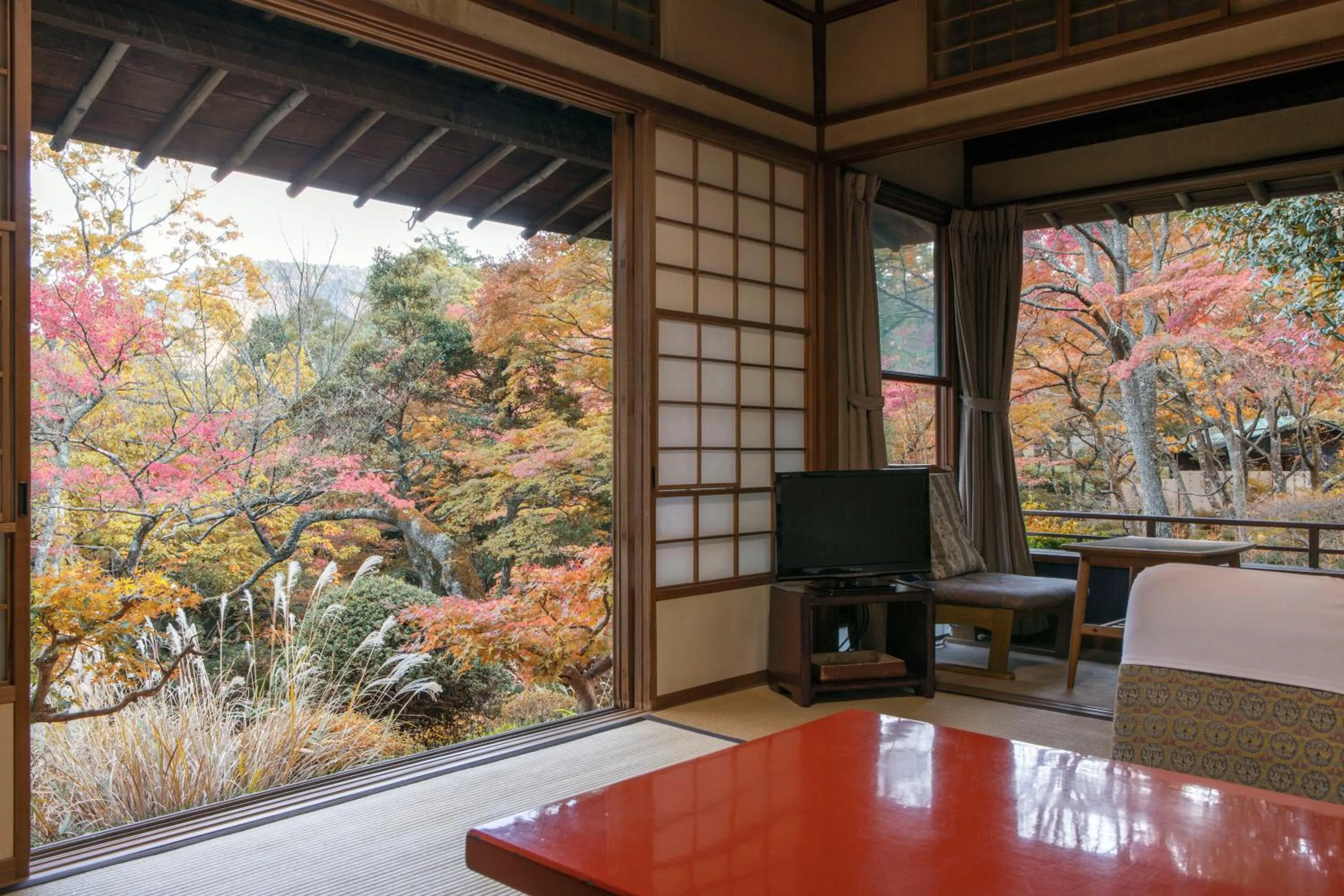 Photo of the whole room in Gora Kansuiro
