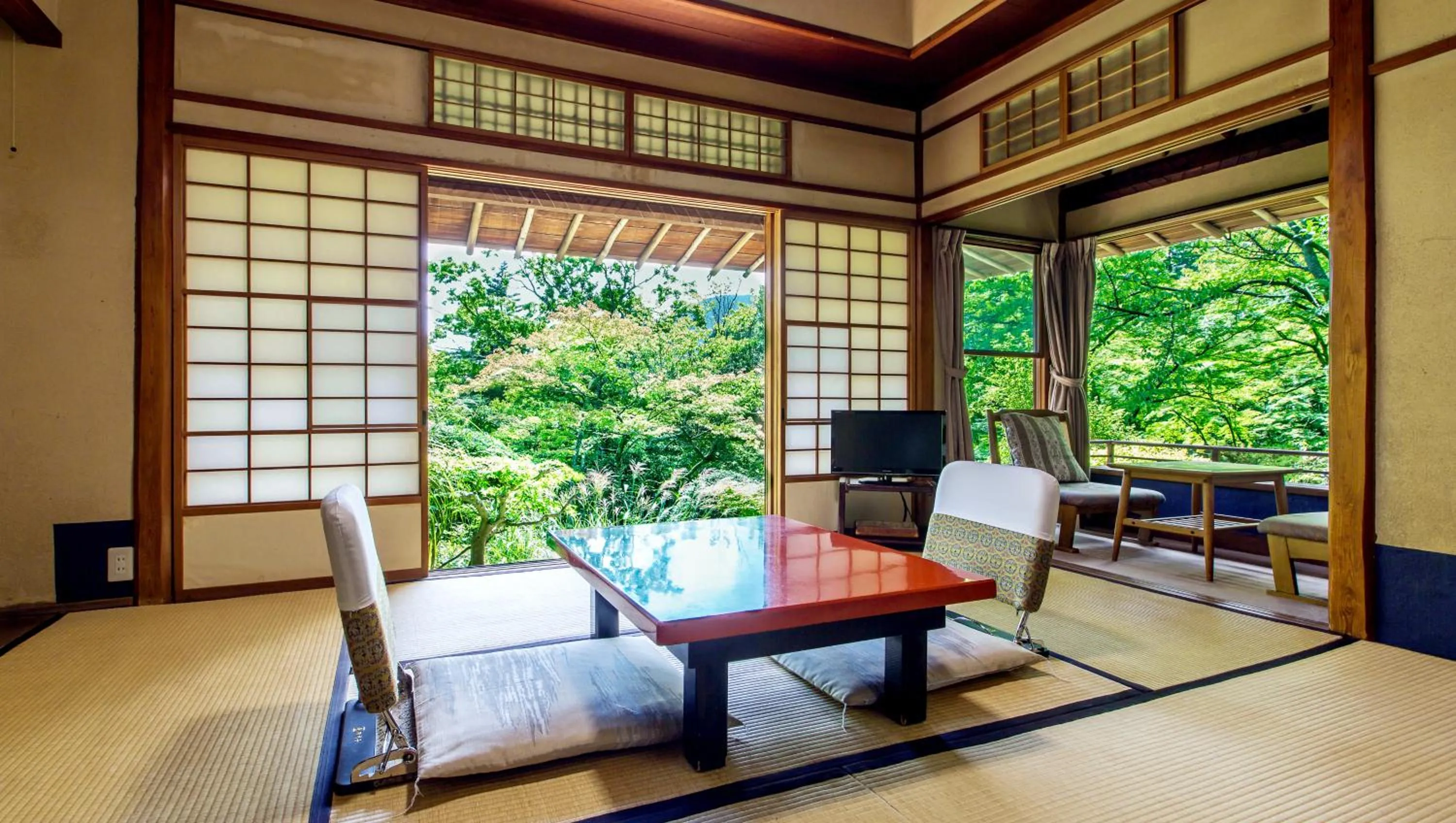 Decorative detail, Bed in Gora Kansuiro