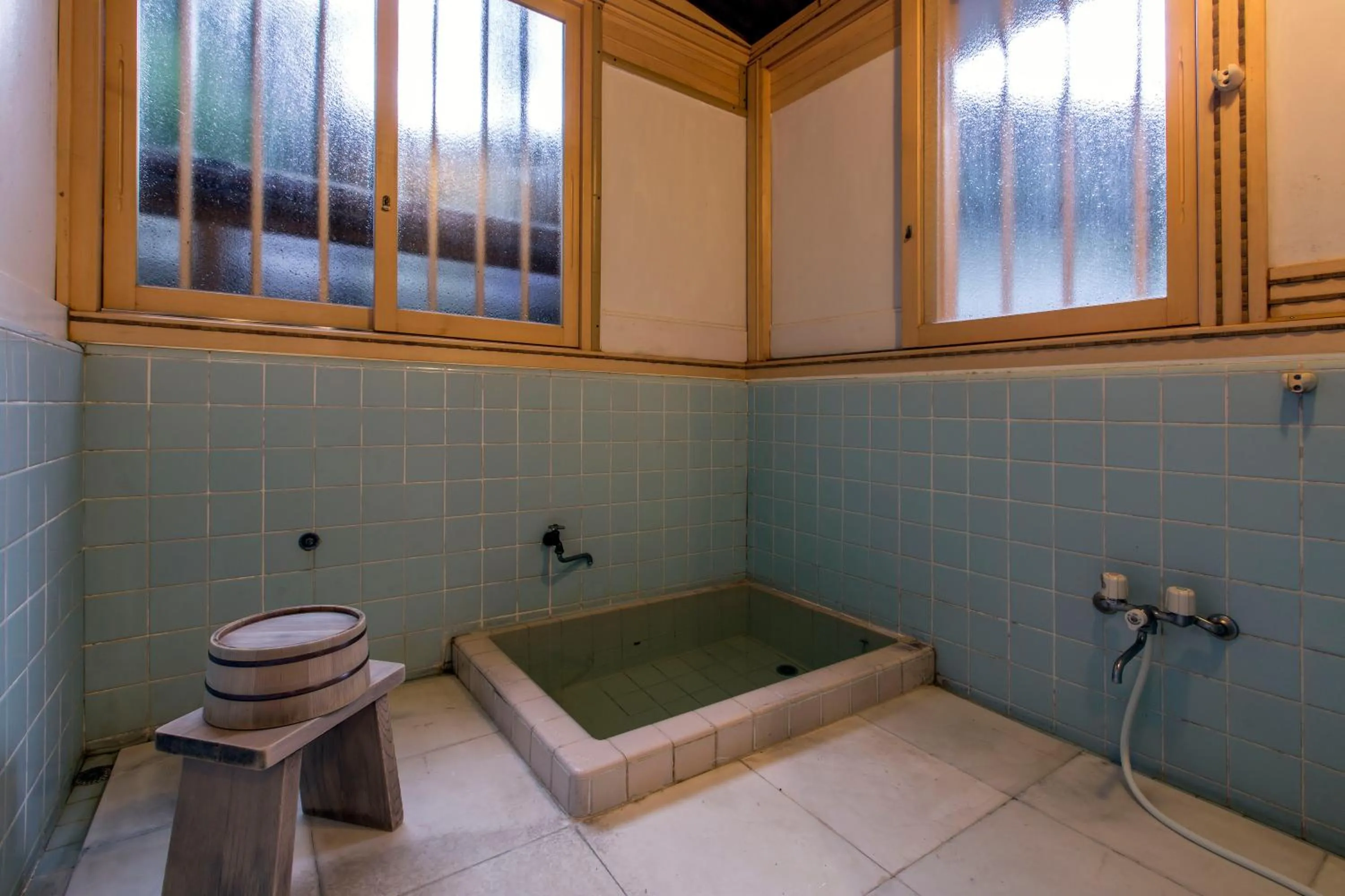 Photo of the whole room in Gora Kansuiro