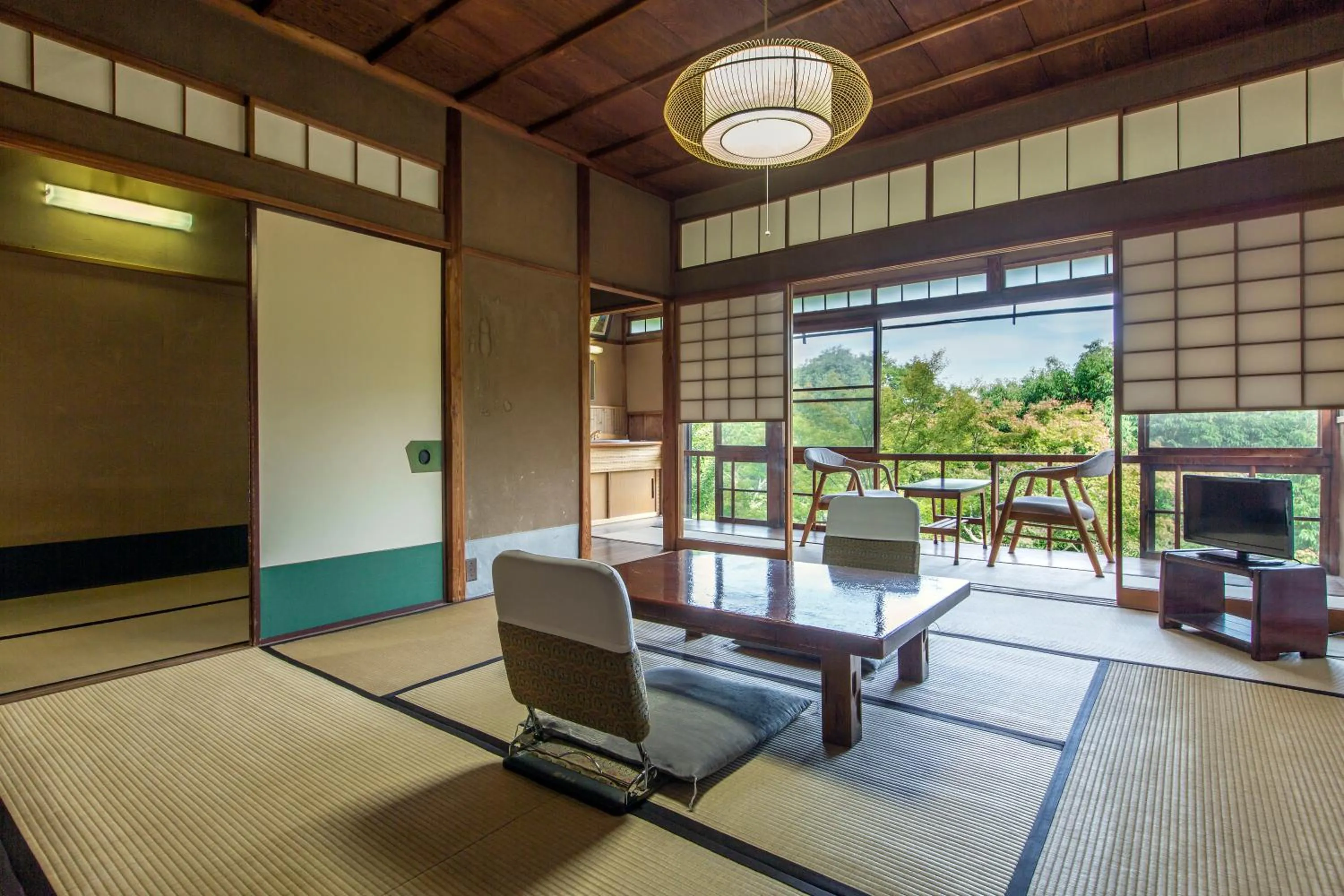 Photo of the whole room in Gora Kansuiro