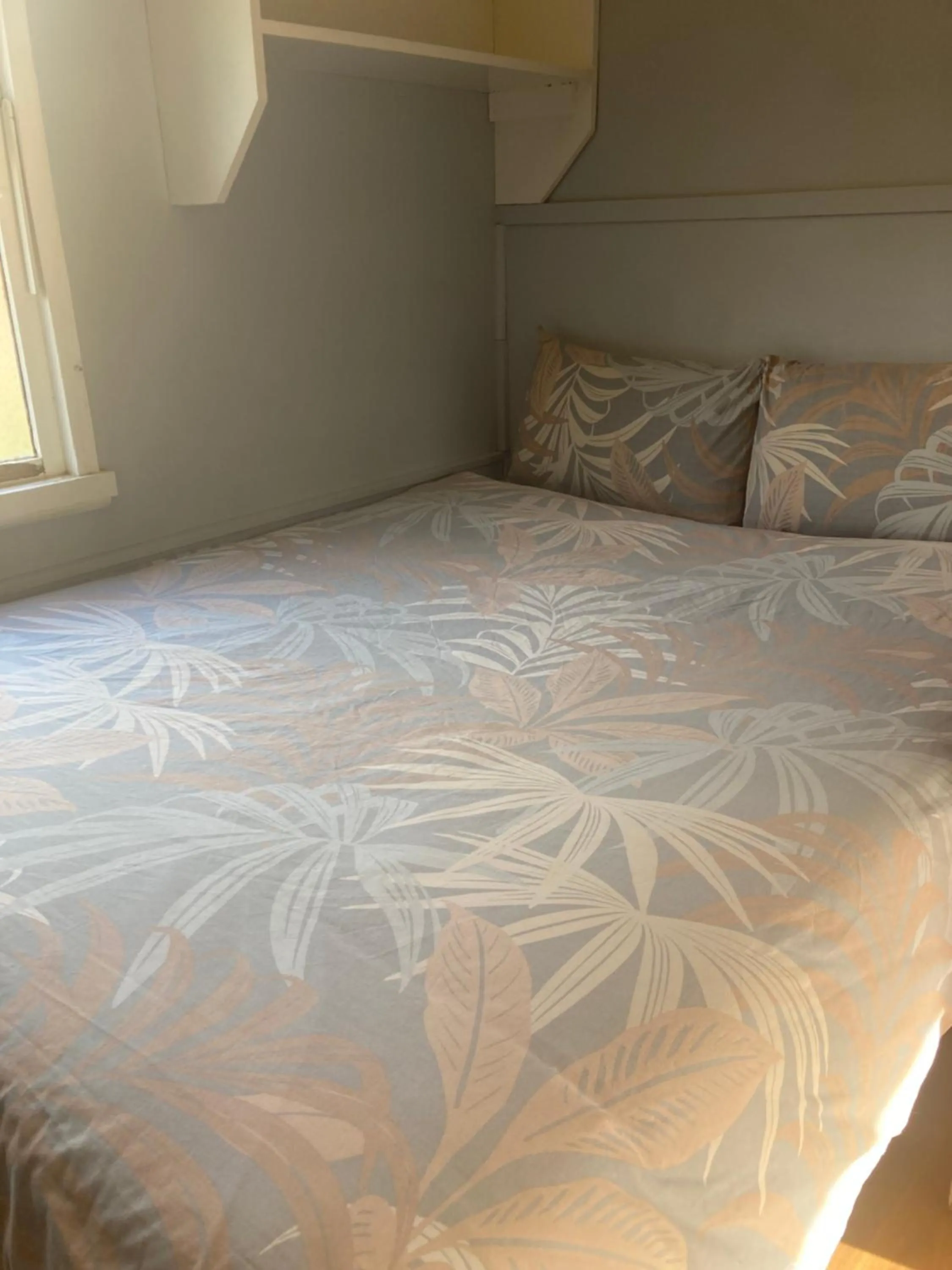 Bed in Bright Cabin Park