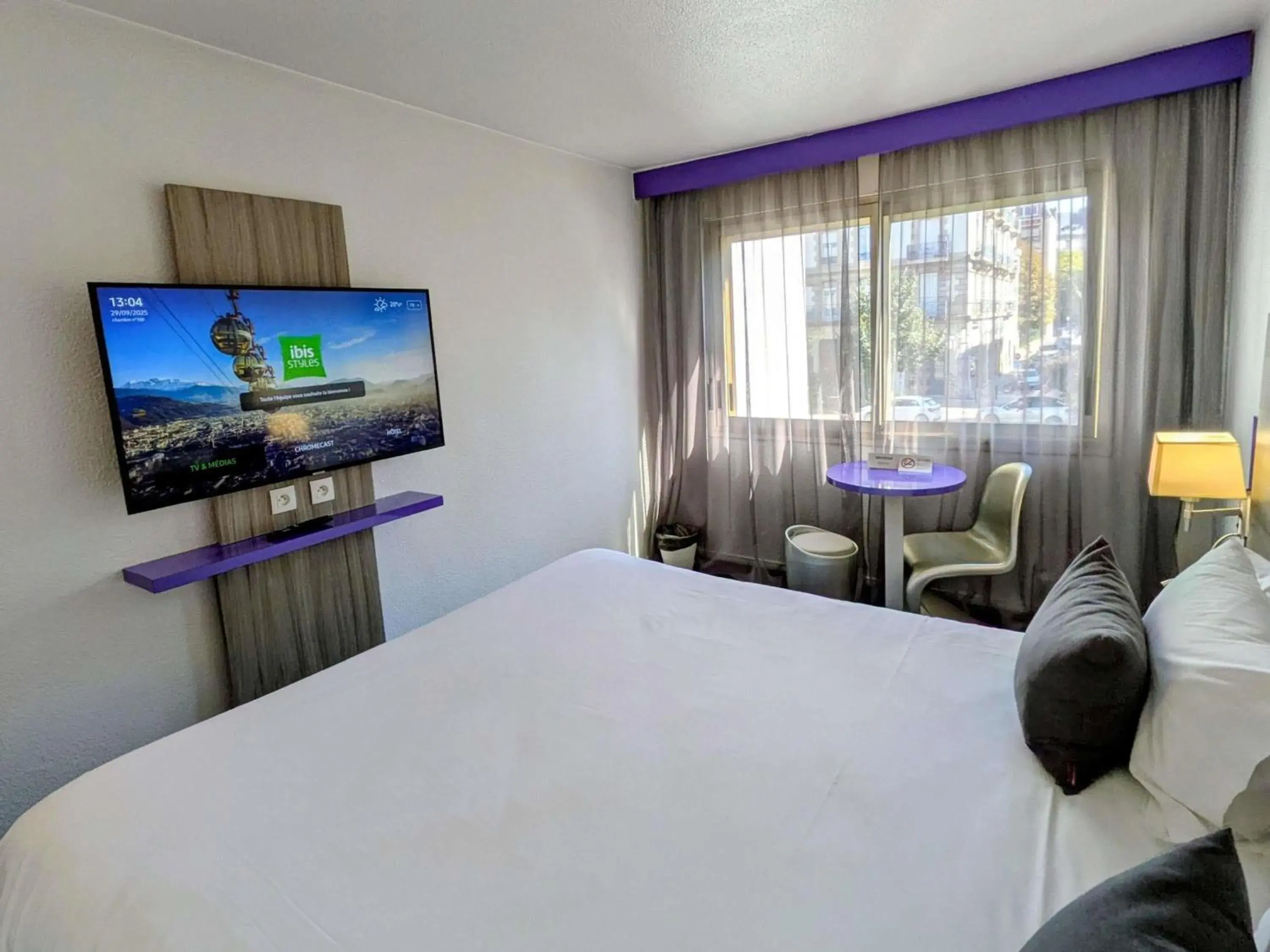 Property building, Bed in ibis Styles Grenoble Centre Gare Property building, Bed in ibis Styles Grenoble Centre Gare