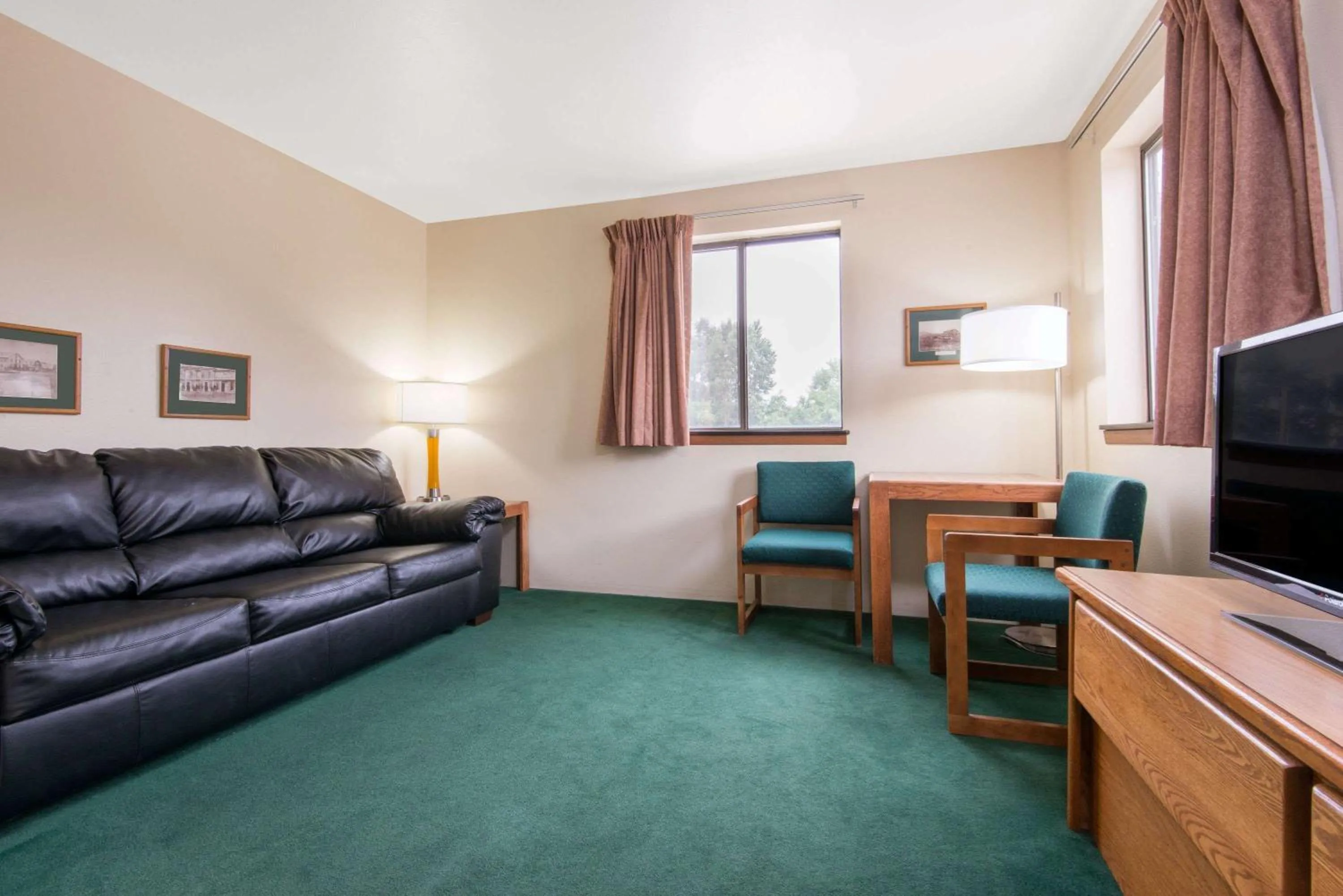 Photo of the whole room in Super 8 by Wyndham Buffalo