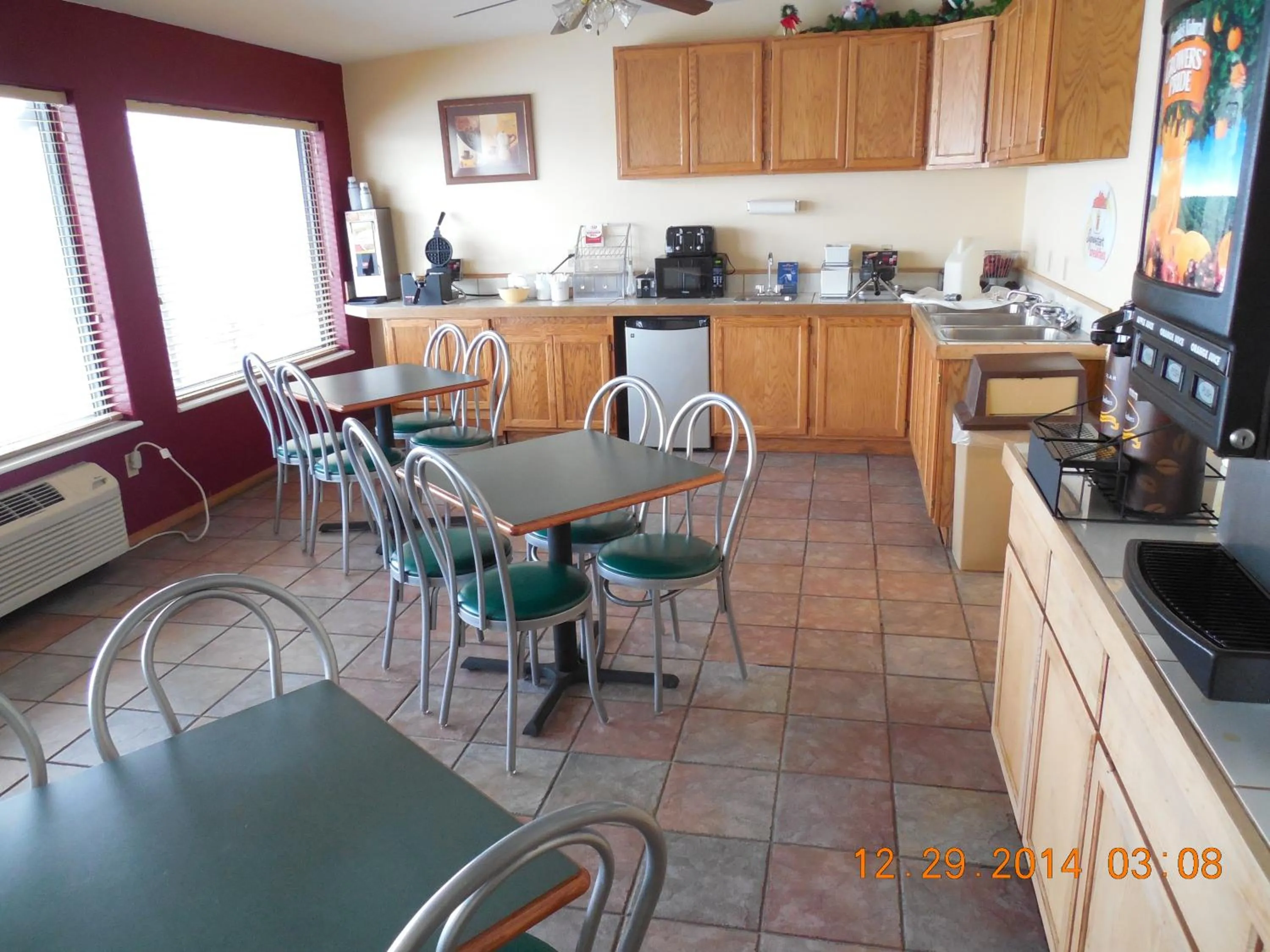 Restaurant/places to eat in Super 8 by Wyndham Buffalo