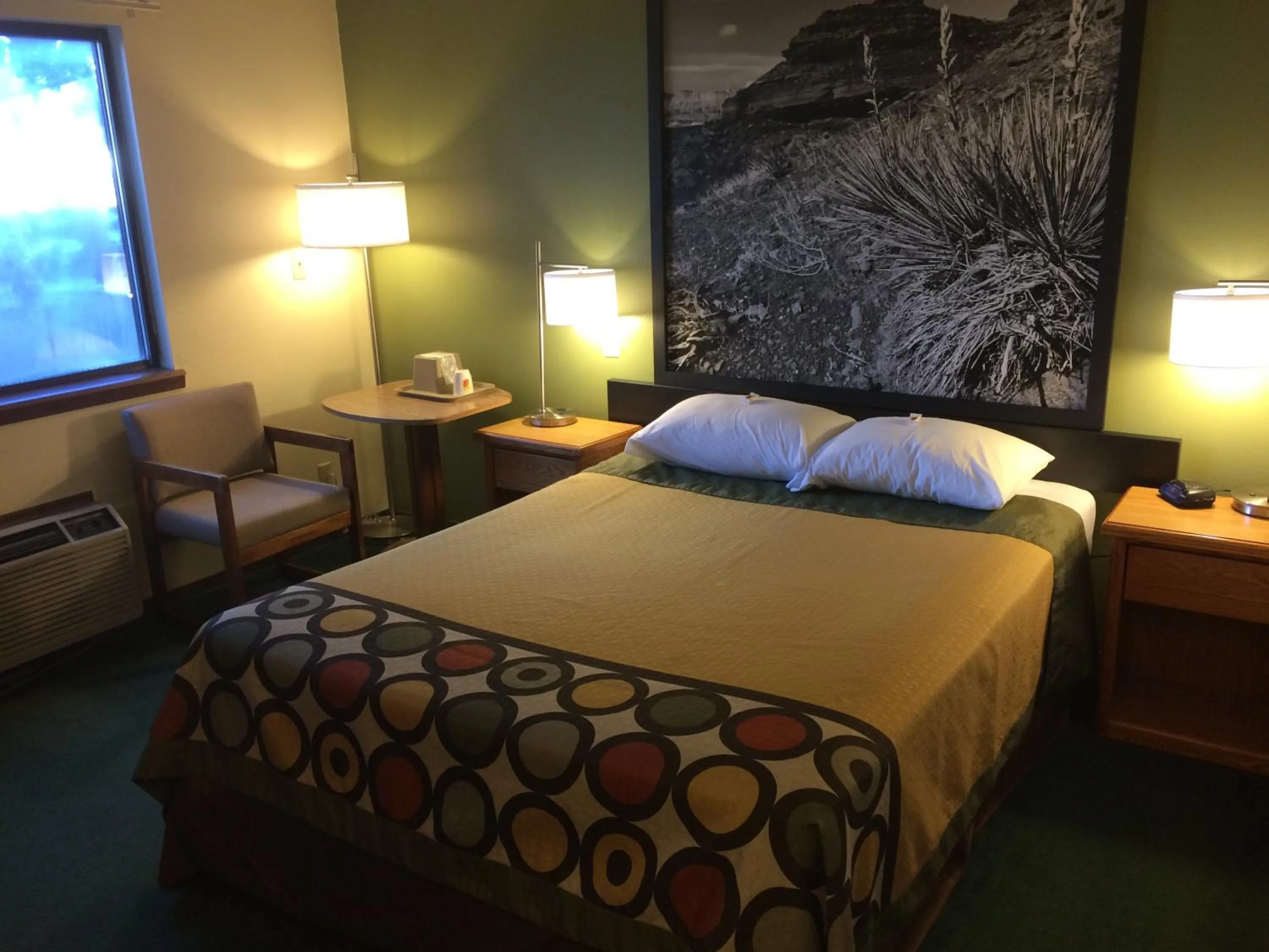 Photo of the whole room, Bed in Super 8 by Wyndham Buffalo