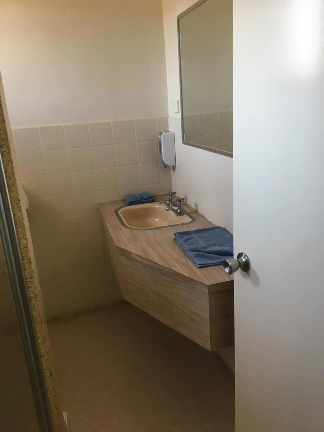 Triple Room with Private Bathroom - single occupancy in Yarram Commecial Hotel Motel Triple Room with Private Bathroom - single occupancy in Yarram Commecial Hotel Motel
