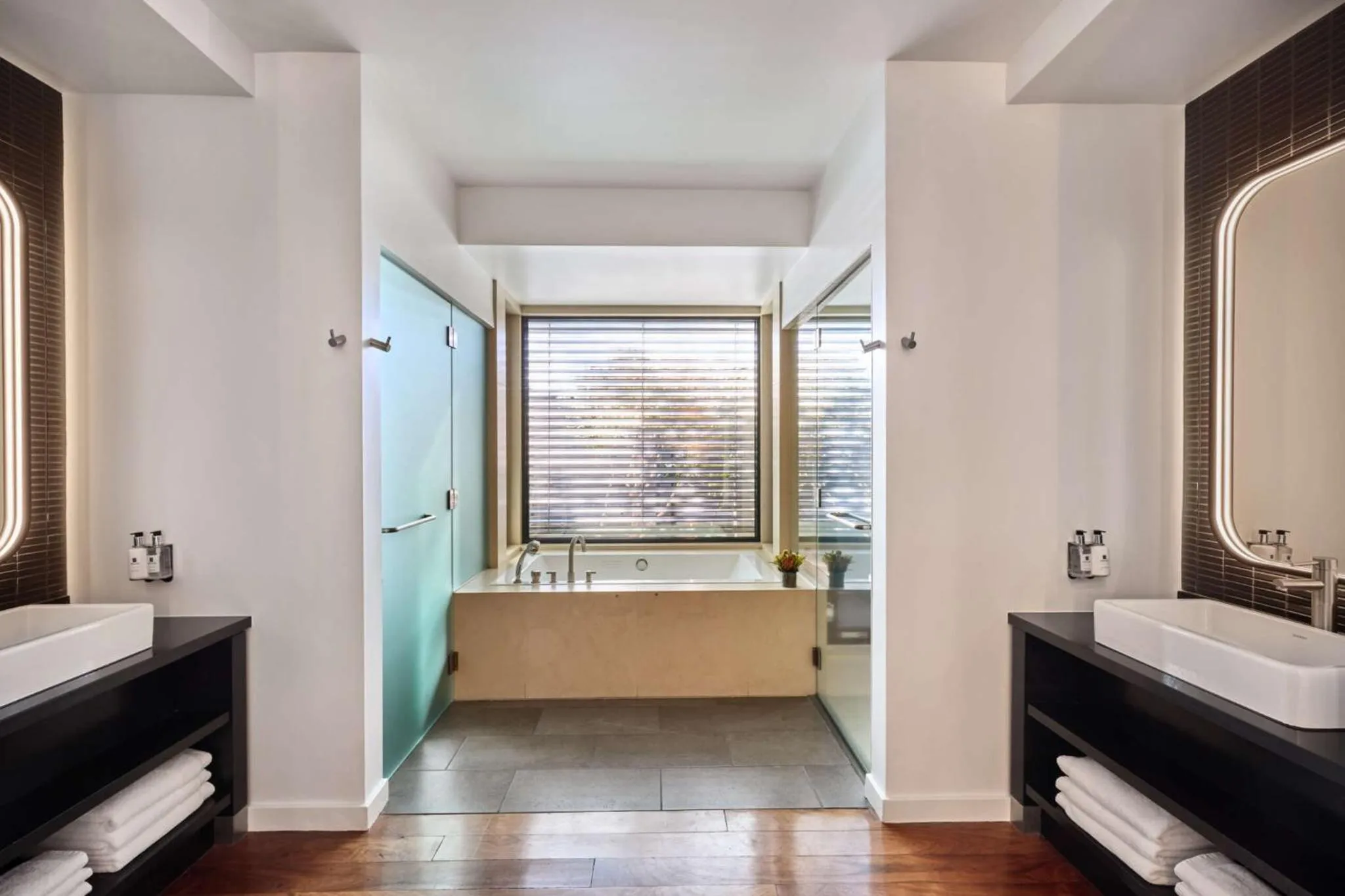 Bathroom, Bed in Bardessono Hotel and Spa
