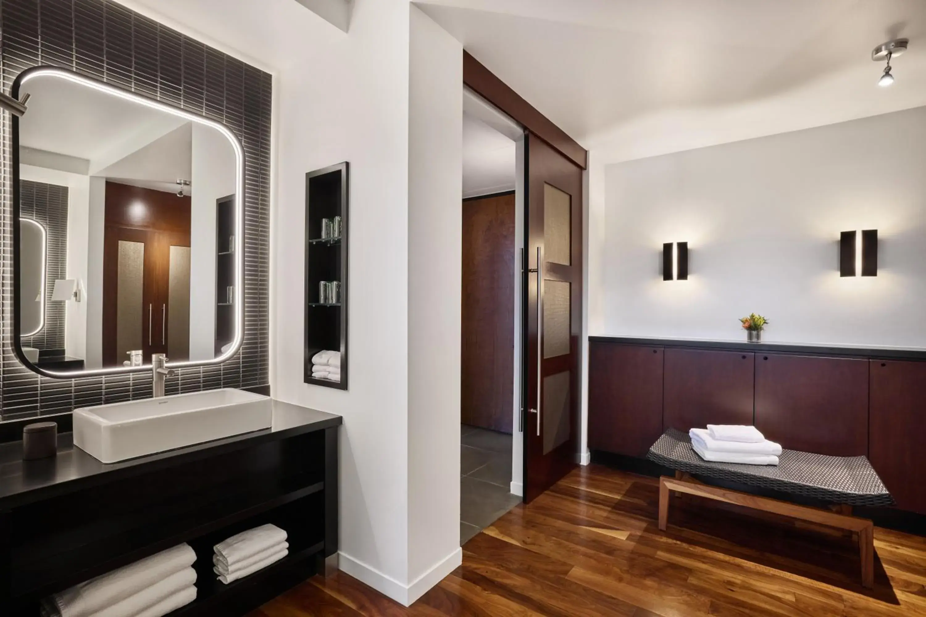 Quadruple Room in Bardessono Hotel and Spa Quadruple Room in Bardessono Hotel and Spa