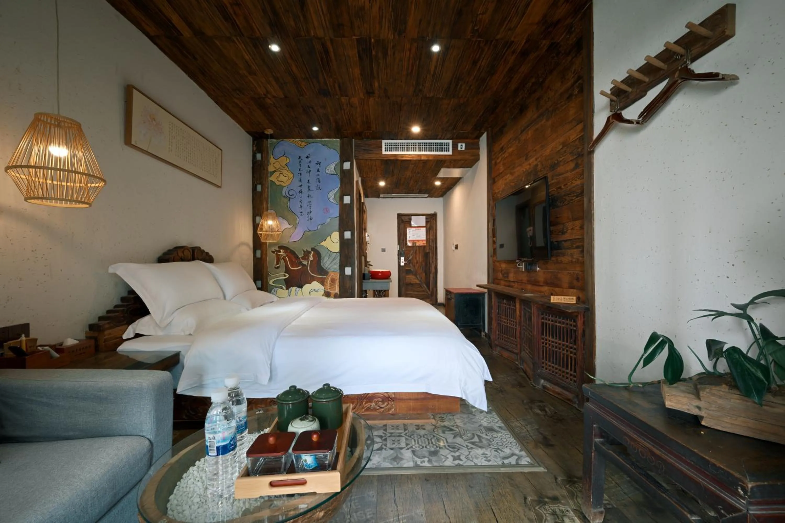 Photo of the whole room, Bed in Old Story Inn Lijiang Old Town