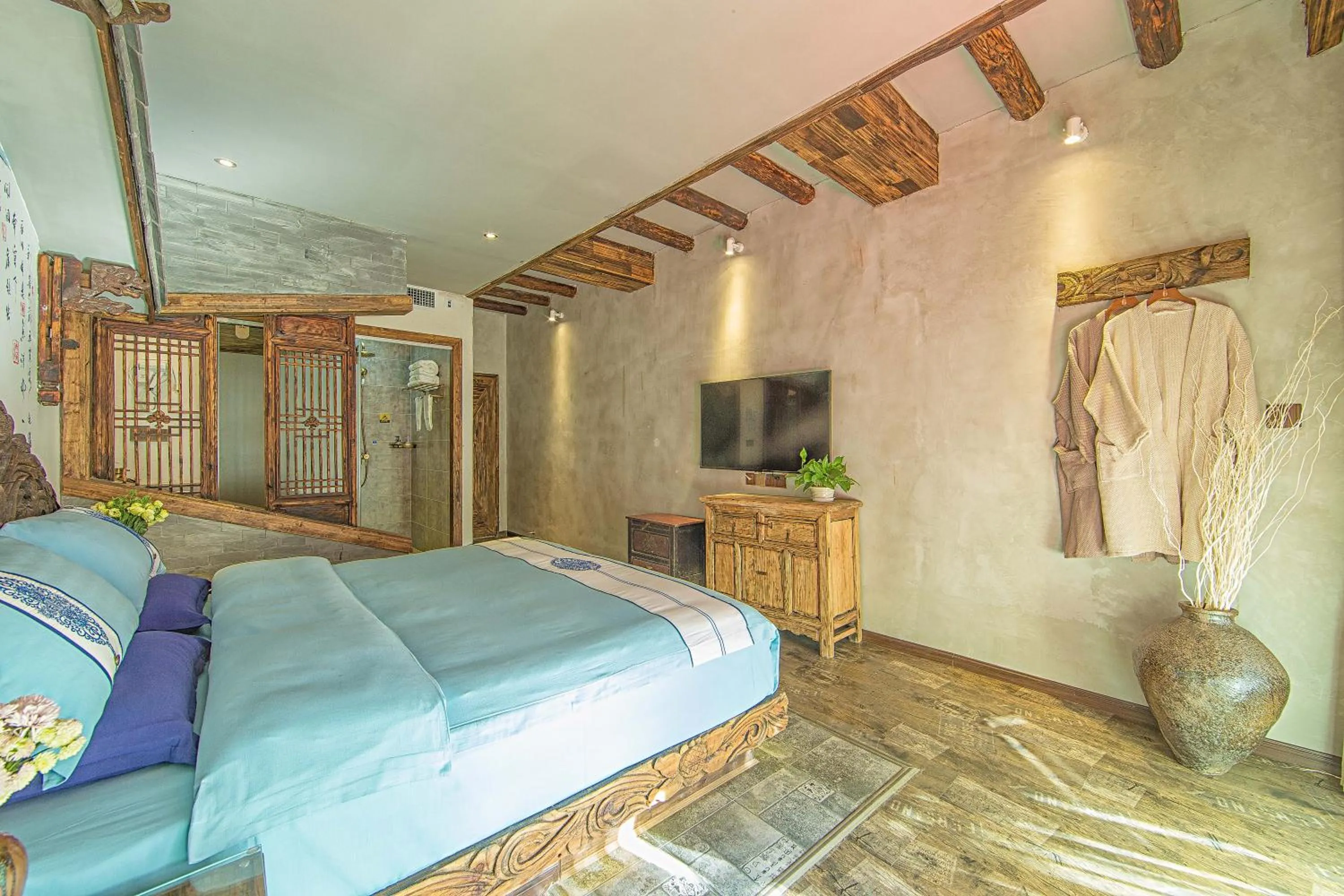 Photo of the whole room, Bed in Old Story Inn Lijiang Old Town