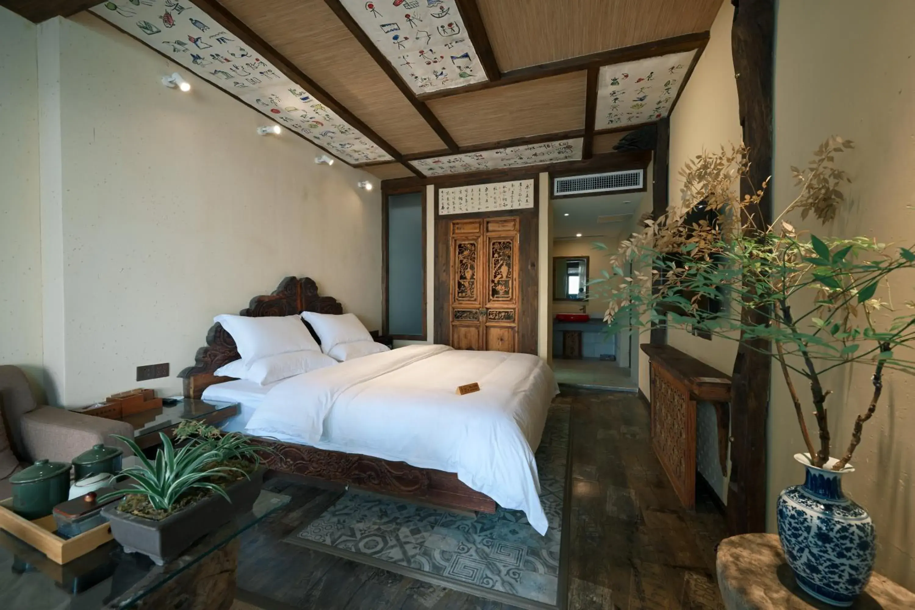 Superior King Room in Old Story Inn Lijiang Old Town Superior King Room in Old Story Inn Lijiang Old Town