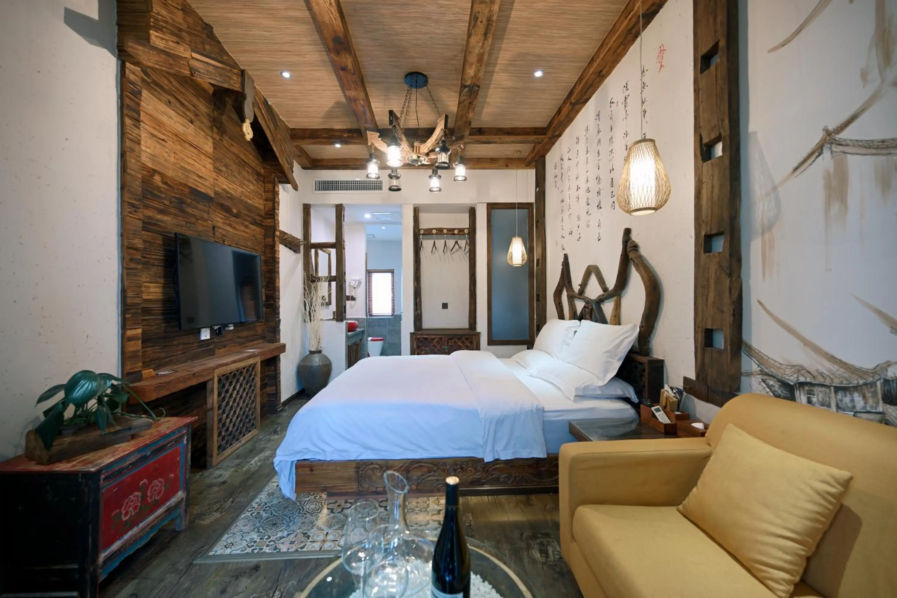 Bed in Old Story Inn Lijiang Old Town