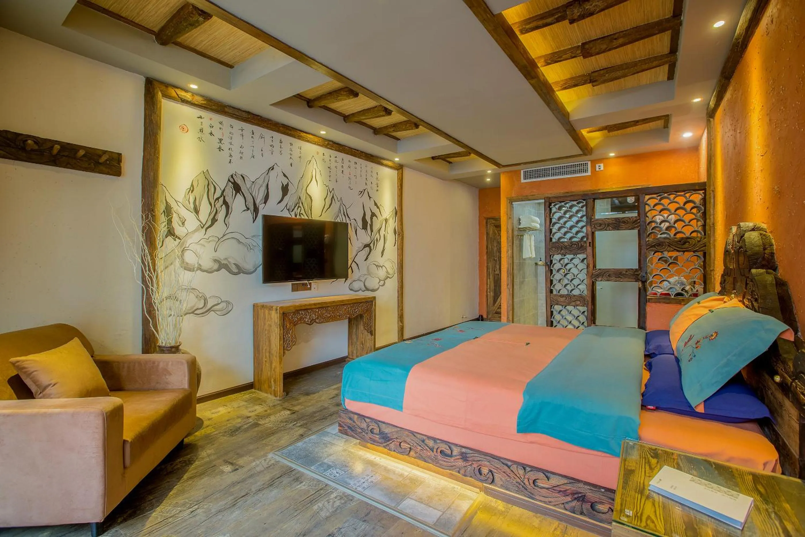 Photo of the whole room, Bed in Old Story Inn Lijiang Old Town