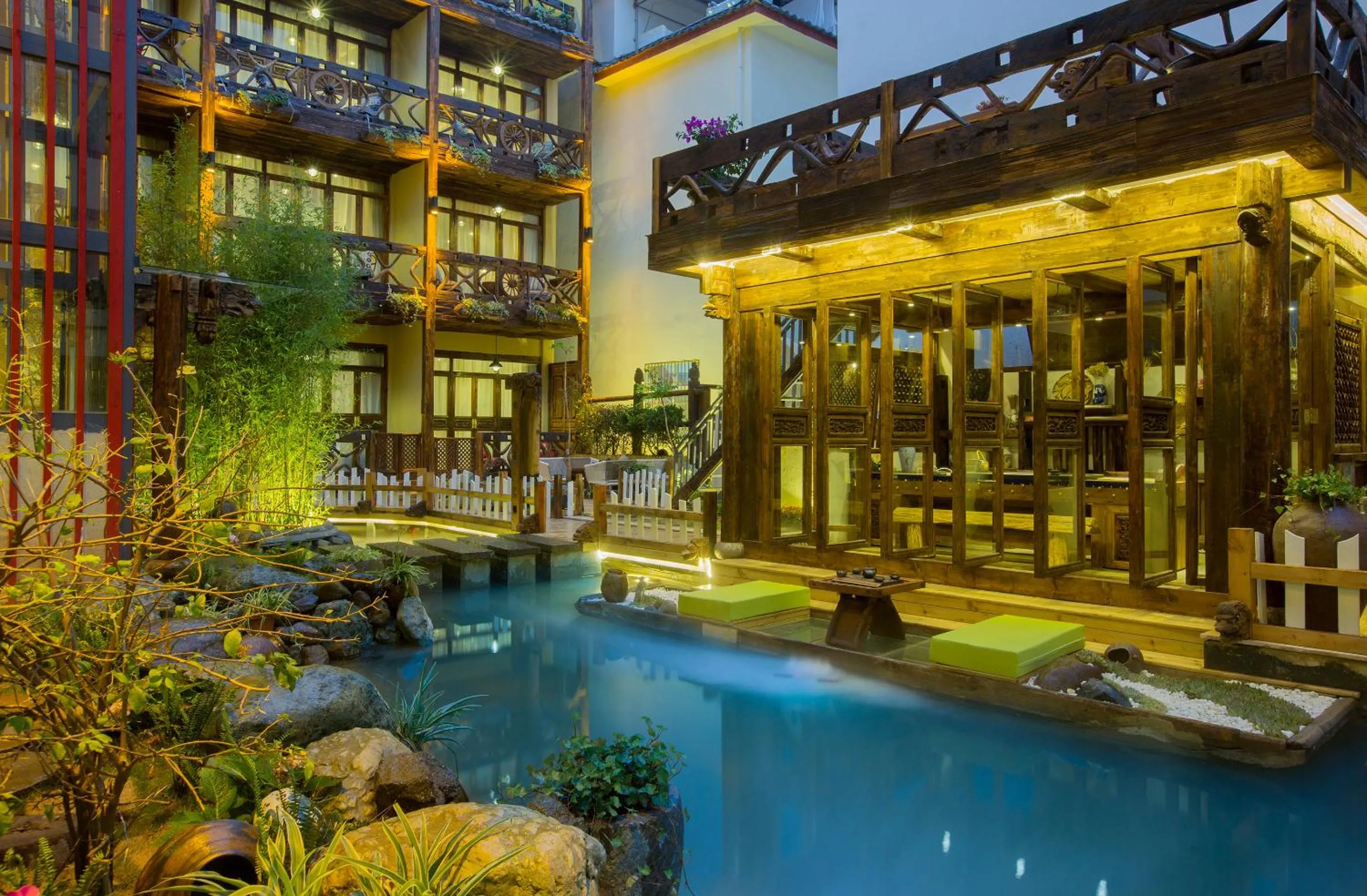 Garden in Old Story Inn Lijiang Old Town