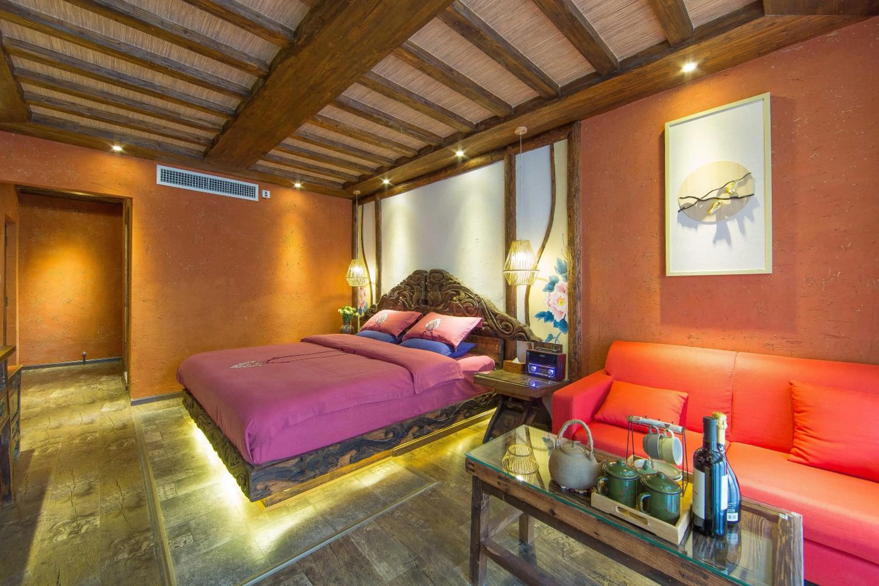 Photo of the whole room, Bed in Old Story Inn Lijiang Old Town