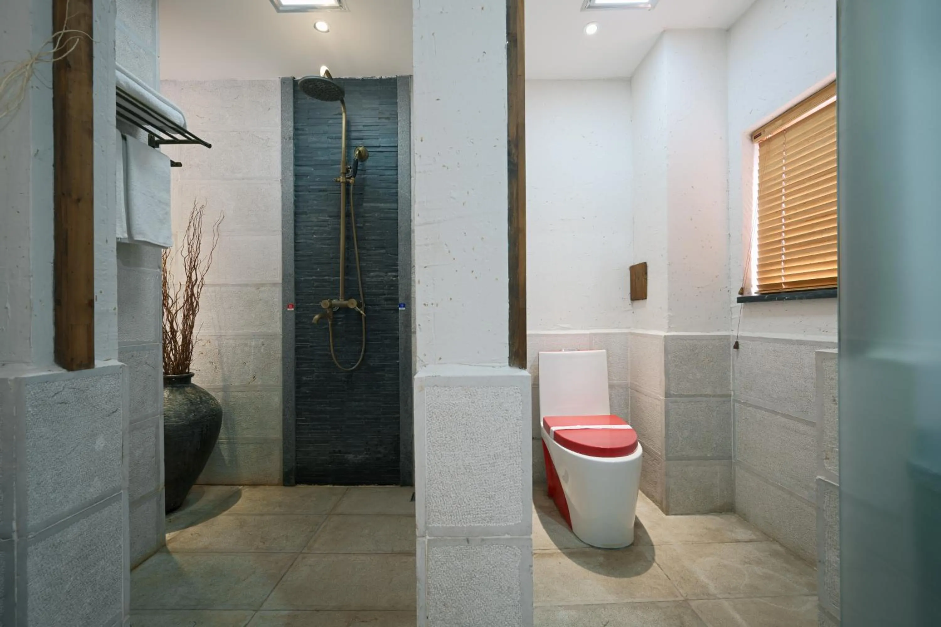 Shower in Old Story Inn Lijiang Old Town