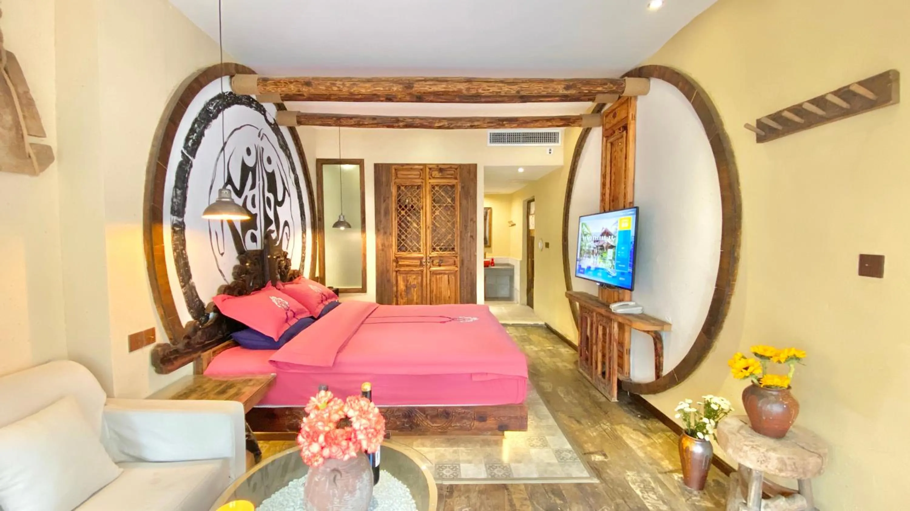 Photo of the whole room, Bed in Old Story Inn Lijiang Old Town