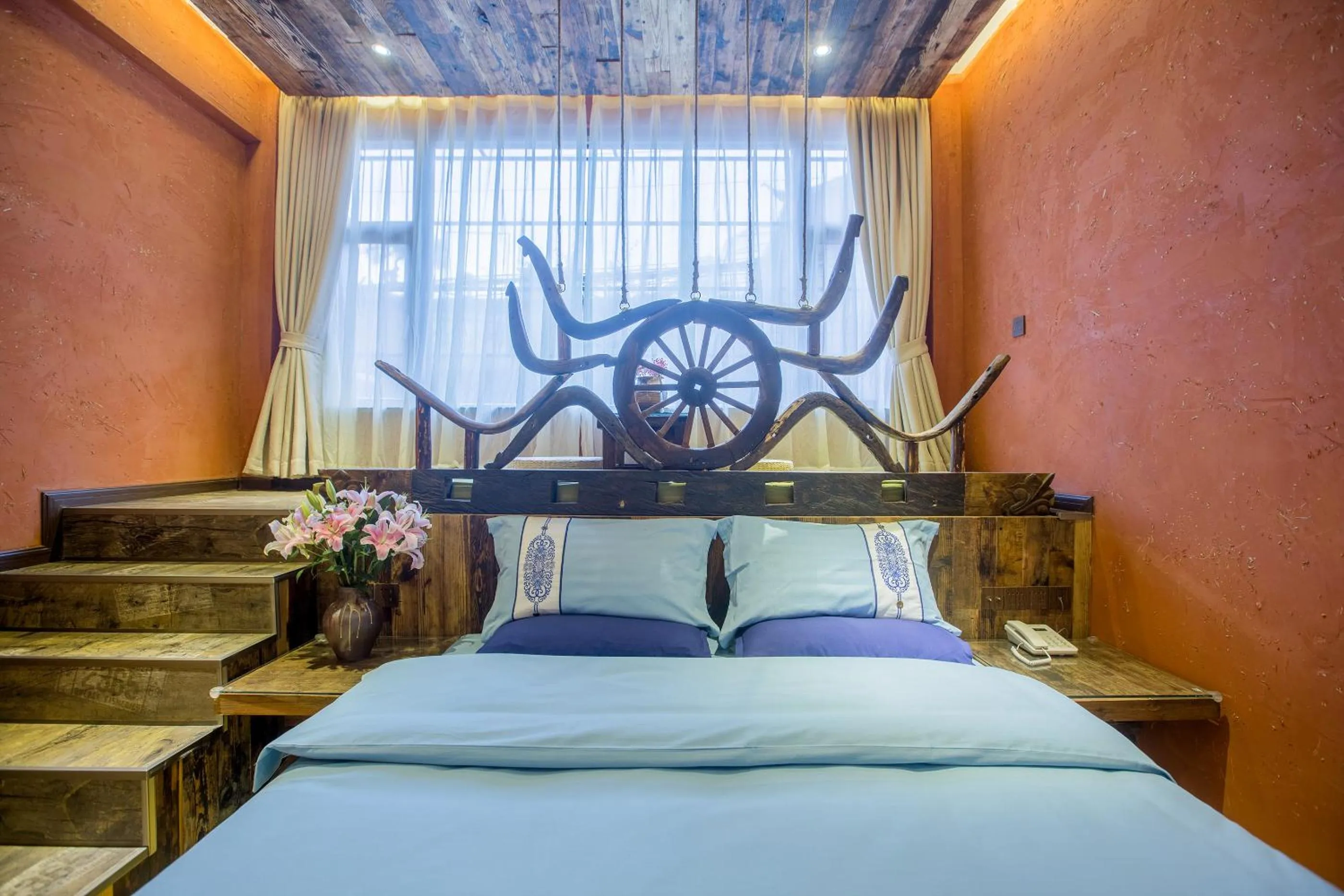 Photo of the whole room, Bed in Old Story Inn Lijiang Old Town