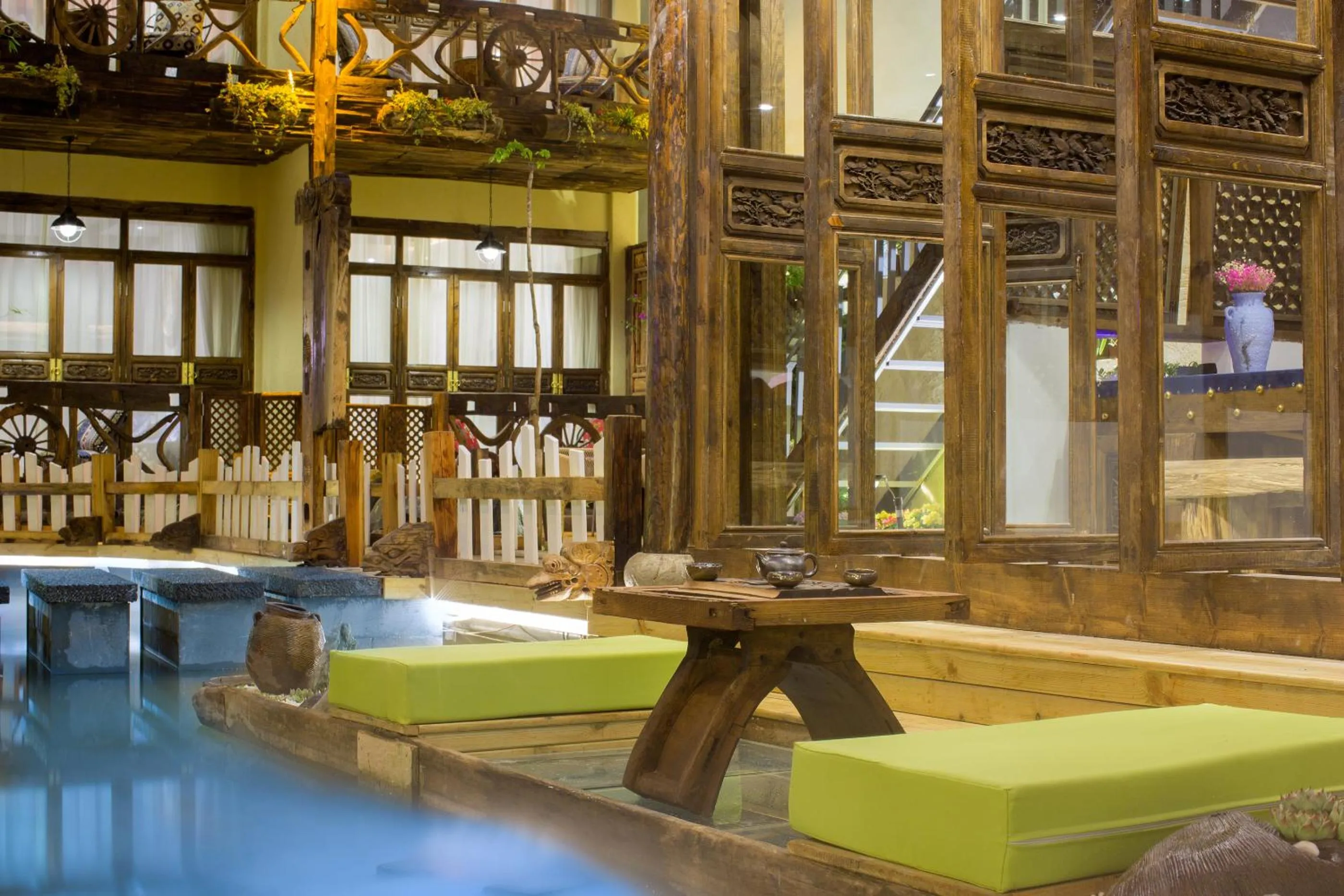 Communal lounge/ TV room in Old Story Inn Lijiang Old Town