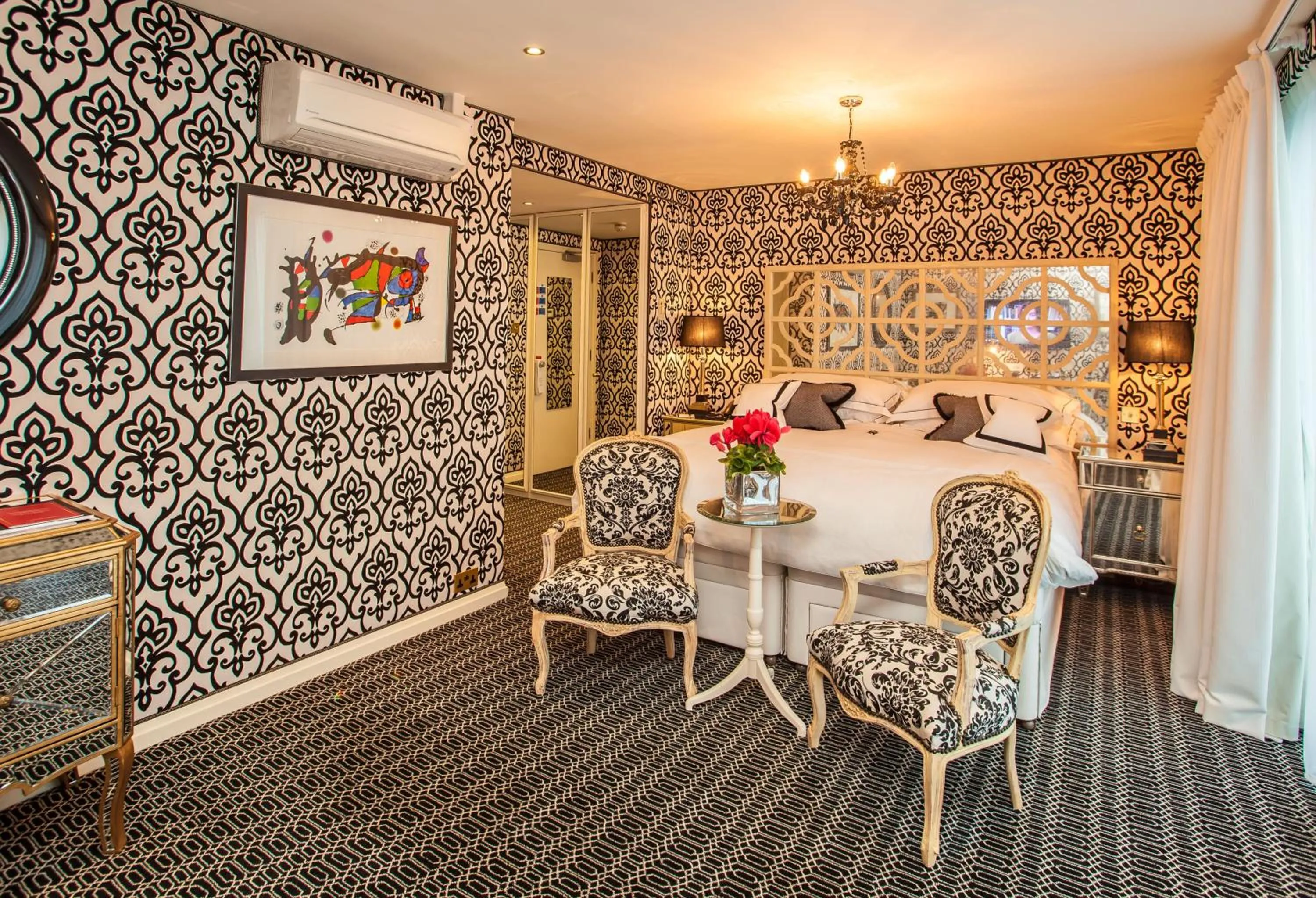 Bedroom in Duke Of Richmond Hotel