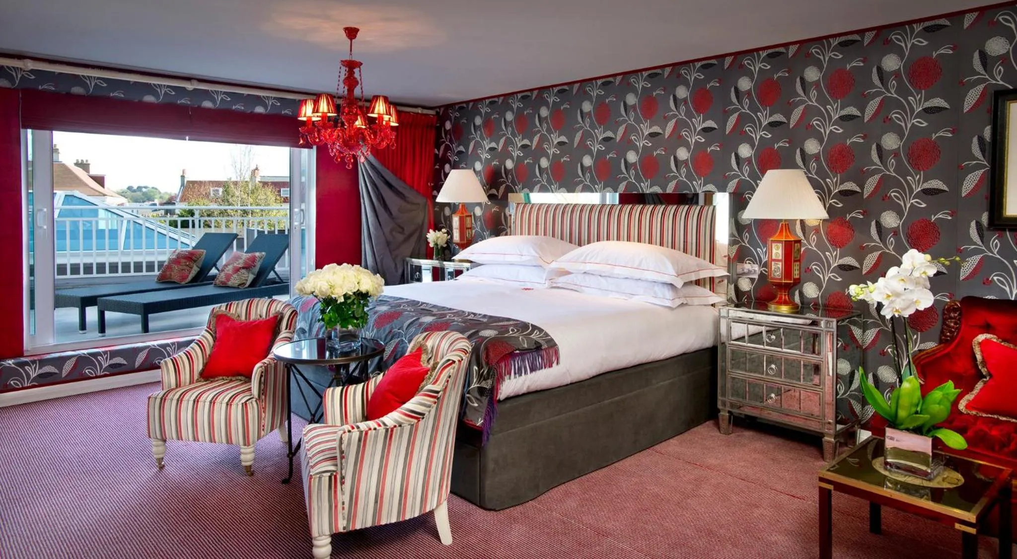 Photo of the whole room, Bed in Duke Of Richmond Hotel