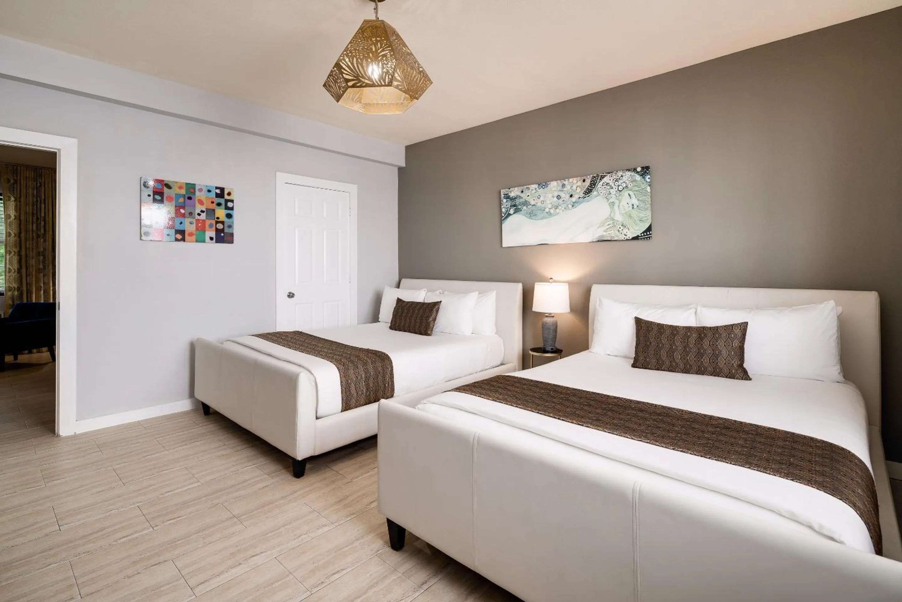 Bed in Tradewinds Apartment Hotel Miami Beach