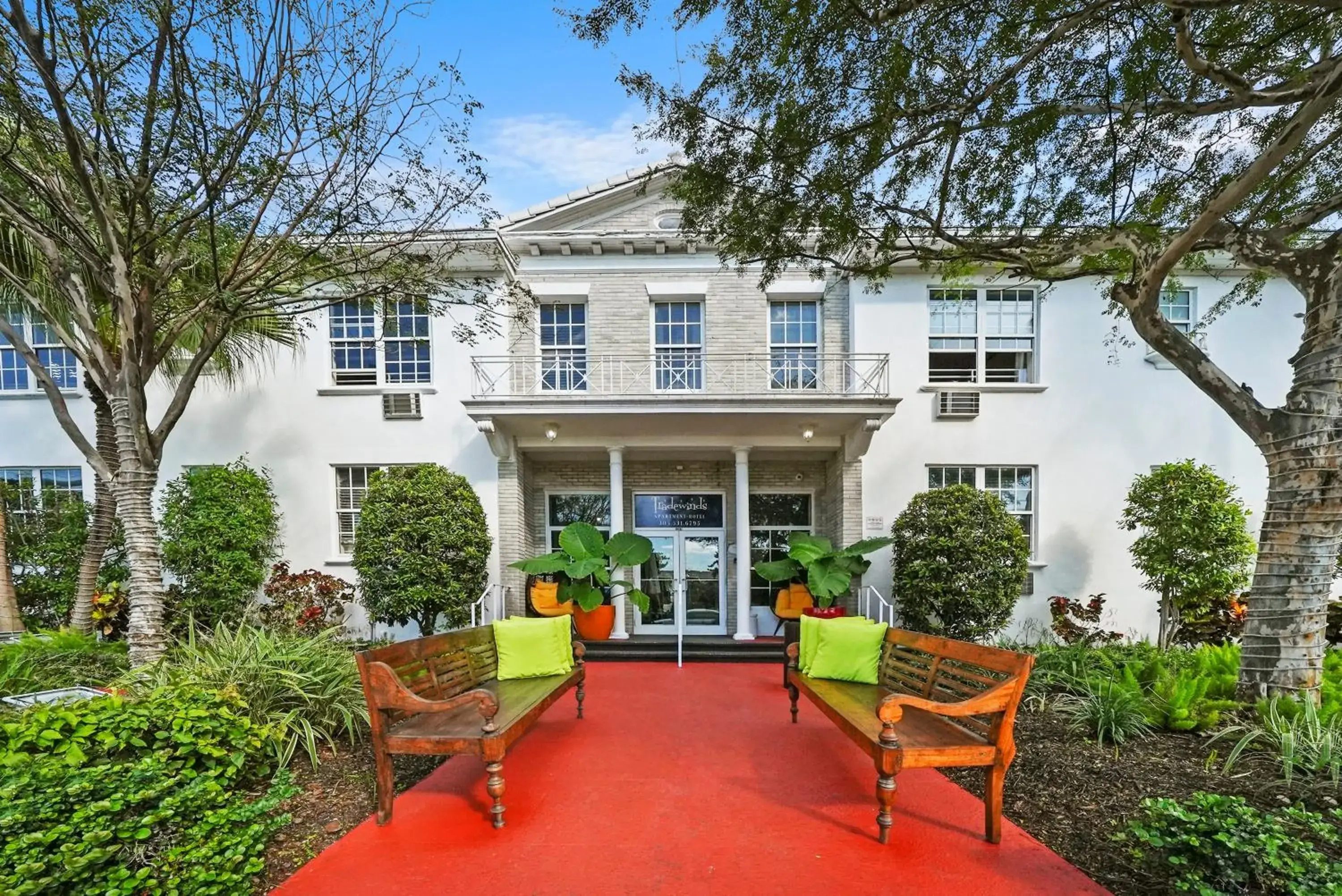 Facade/entrance in Tradewinds Apartment Hotel Miami Beach Facade/entrance in Tradewinds Apartment Hotel Miami Beach