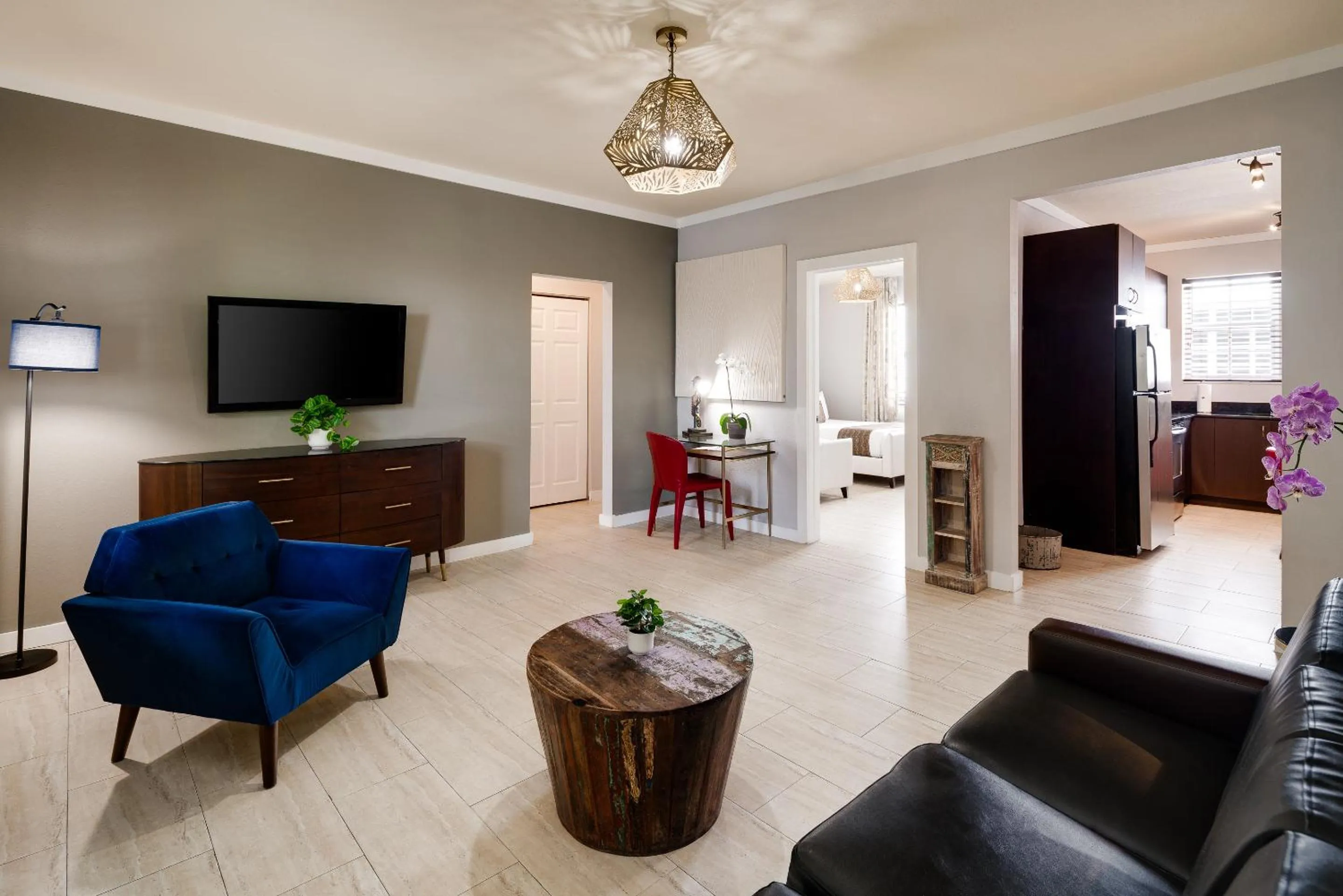 TV and multimedia in Tradewinds Apartment Hotel Miami Beach