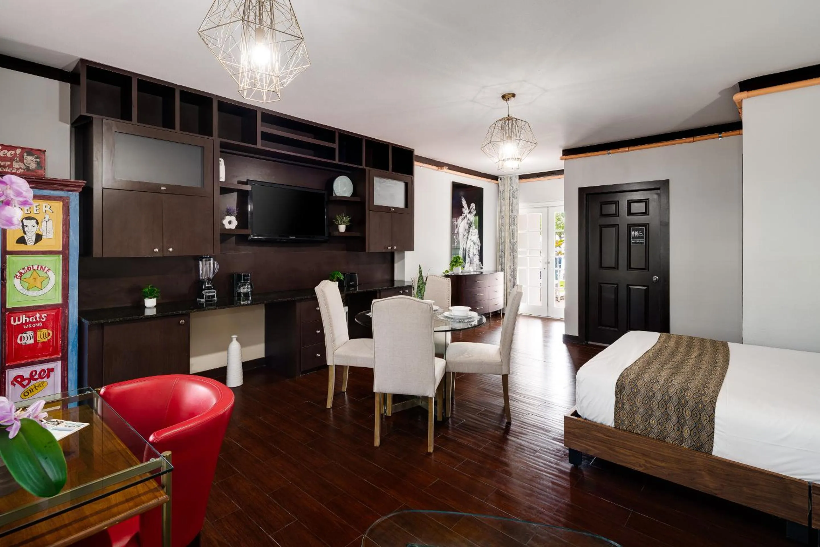 Bed in Tradewinds Apartment Hotel Miami Beach