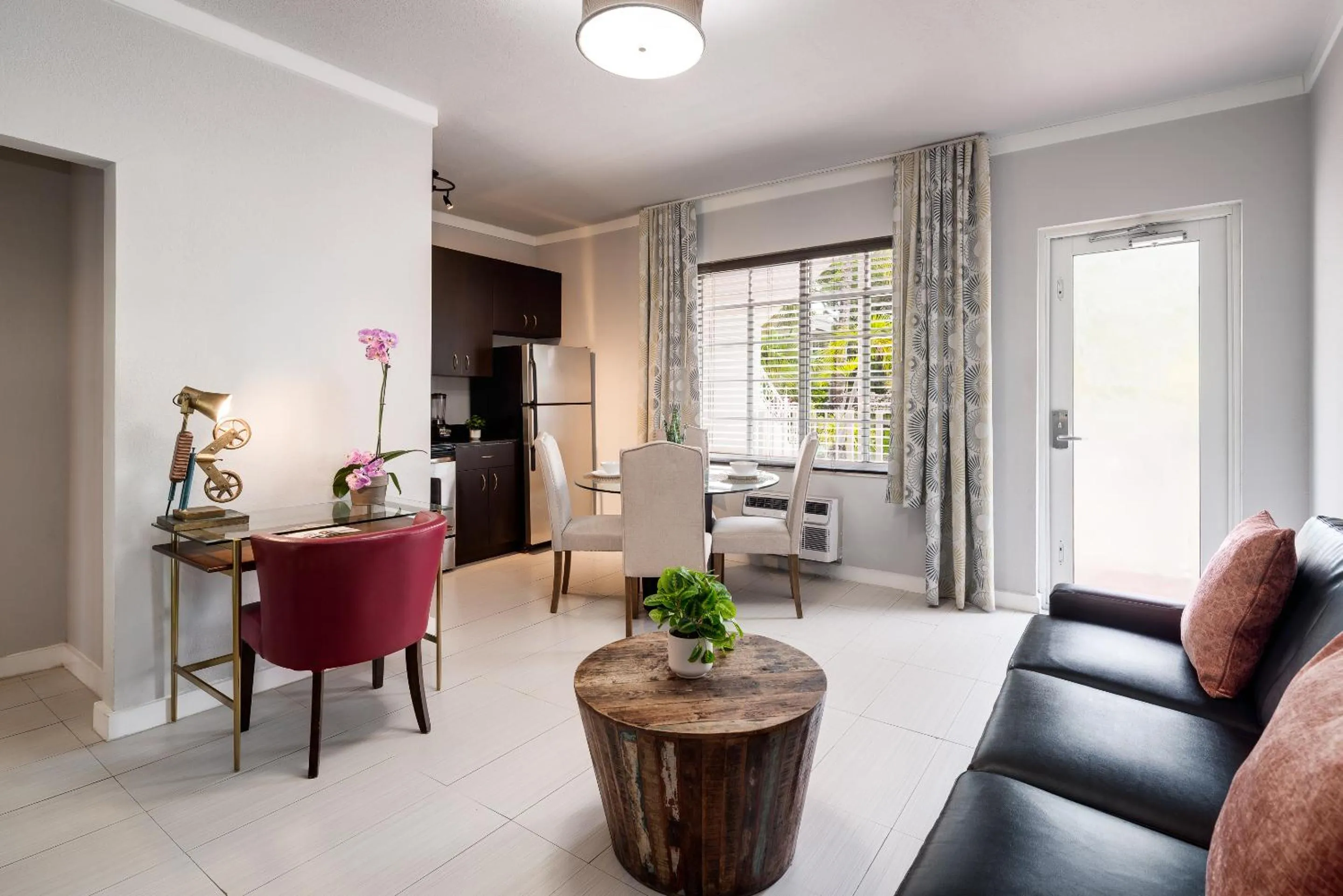 Living room in Tradewinds Apartment Hotel Miami Beach