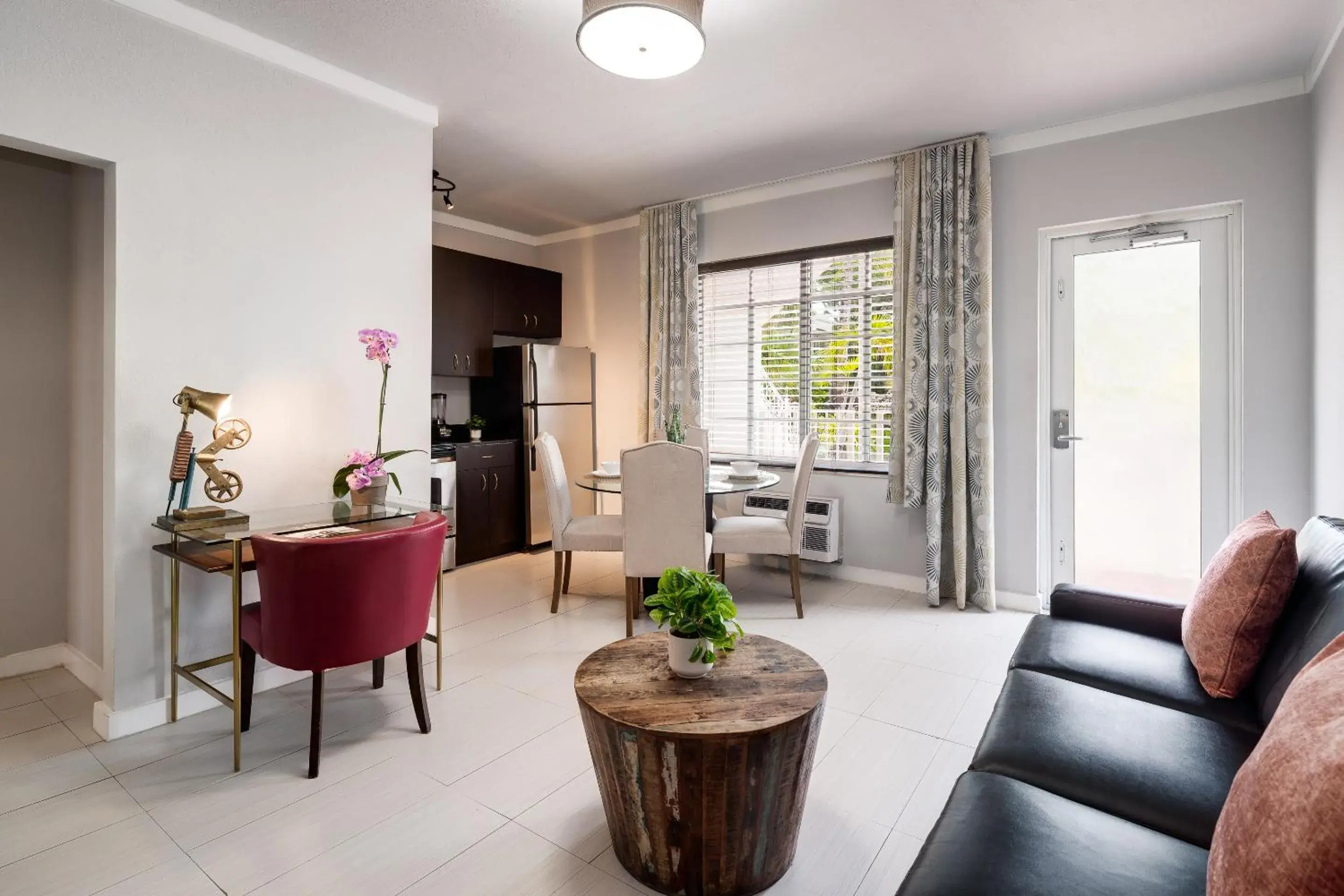 Pool View One Bedroom Queen Suite in Tradewinds Apartment Hotel Miami Beach Pool View One Bedroom Queen Suite in Tradewinds Apartment Hotel Miami Beach