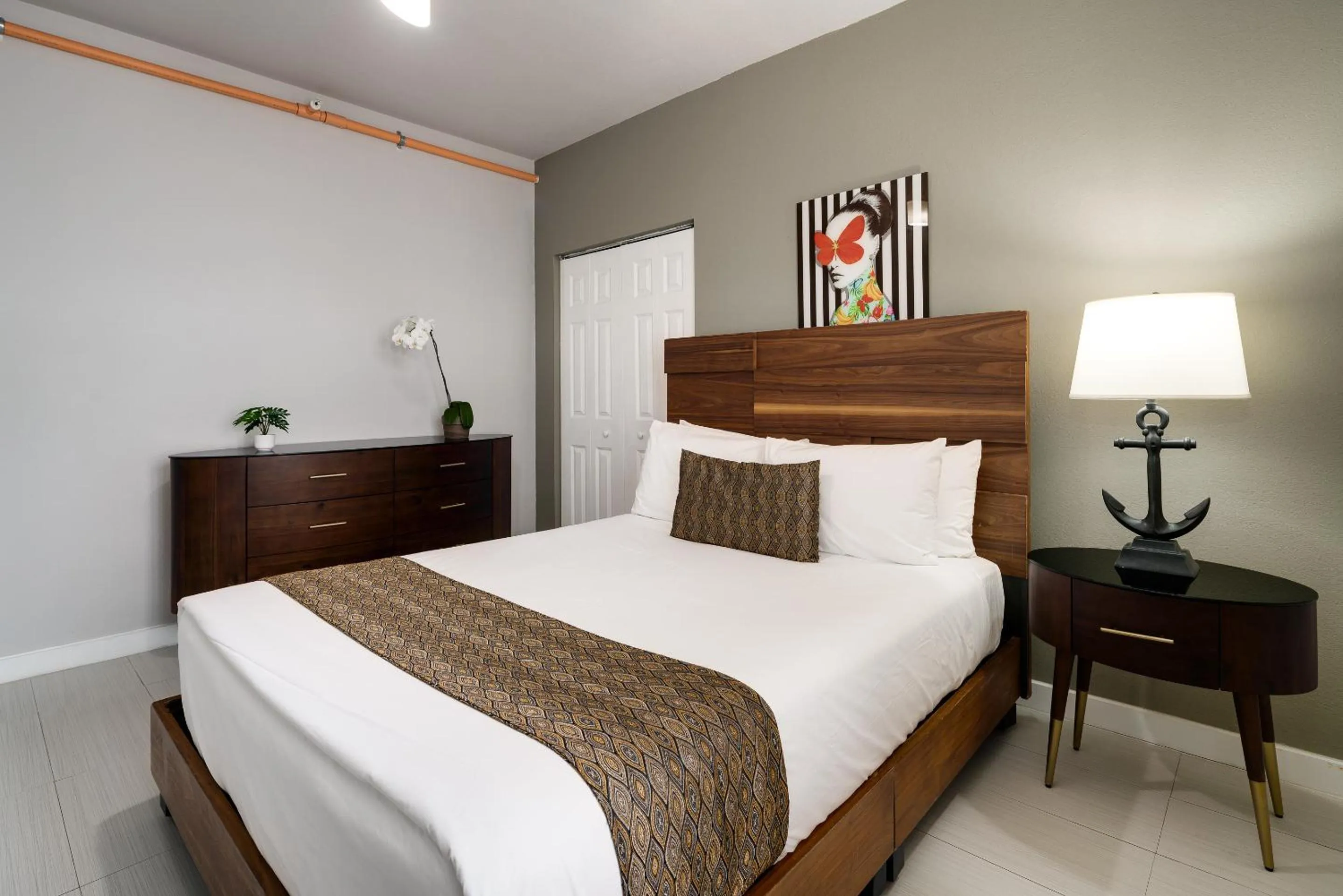 Bed in Tradewinds Apartment Hotel Miami Beach