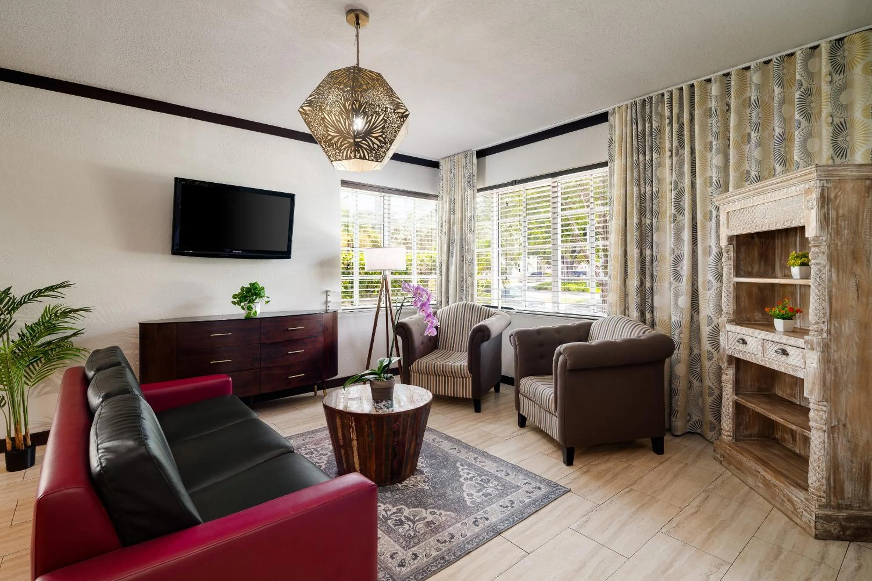 TV and multimedia in Tradewinds Apartment Hotel Miami Beach