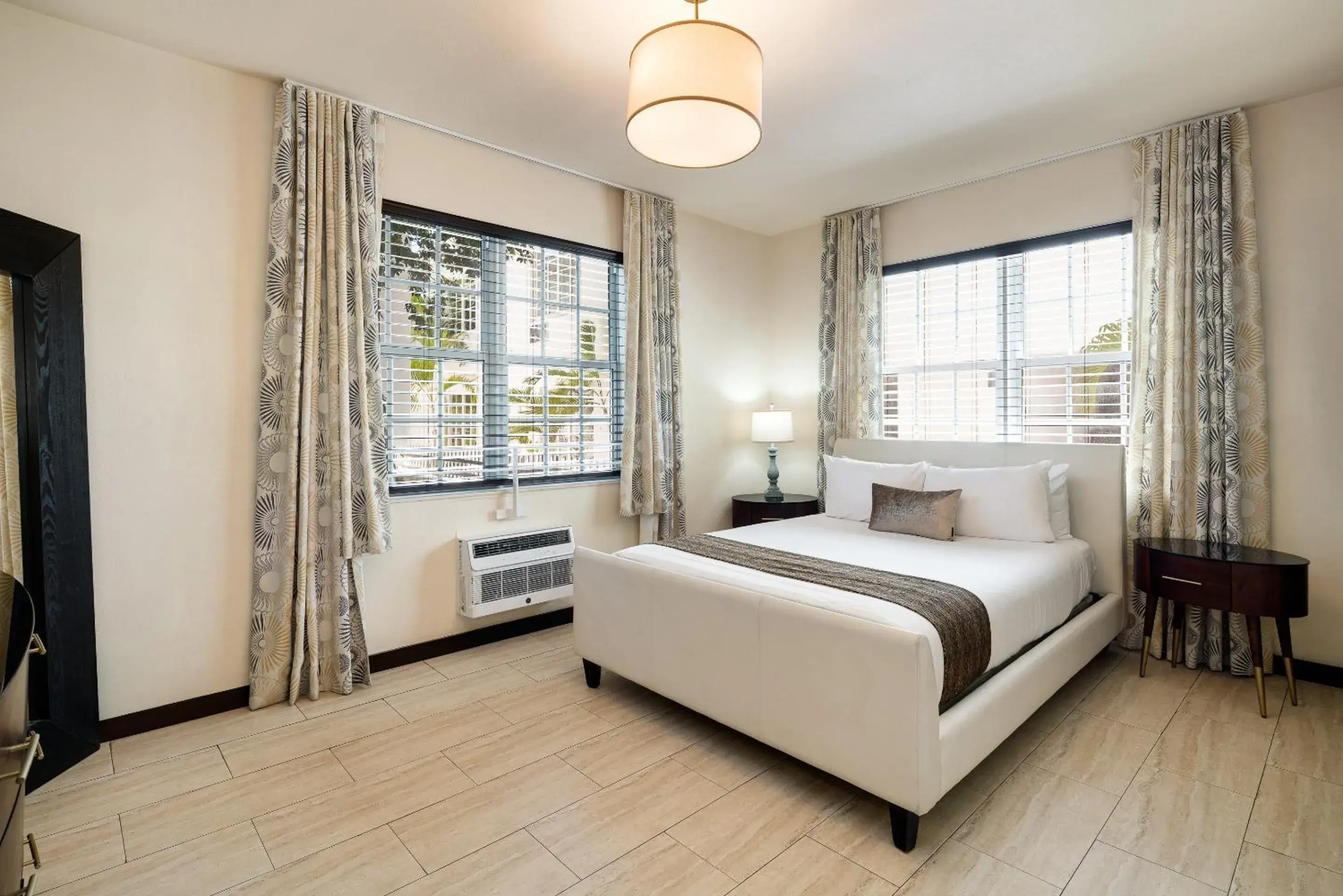 Bed in Tradewinds Apartment Hotel Miami Beach Bed in Tradewinds Apartment Hotel Miami Beach