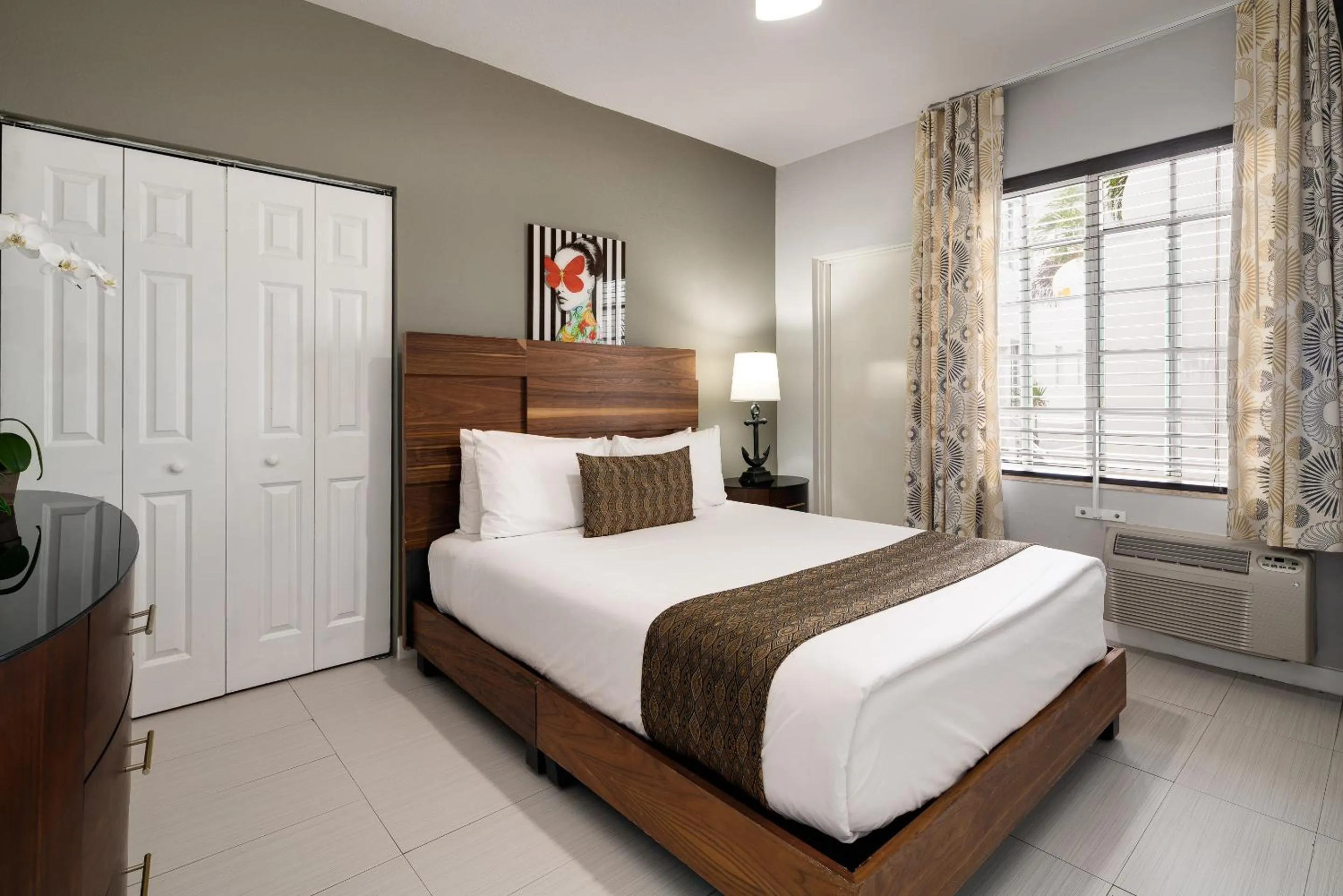 Bed in Tradewinds Apartment Hotel Miami Beach