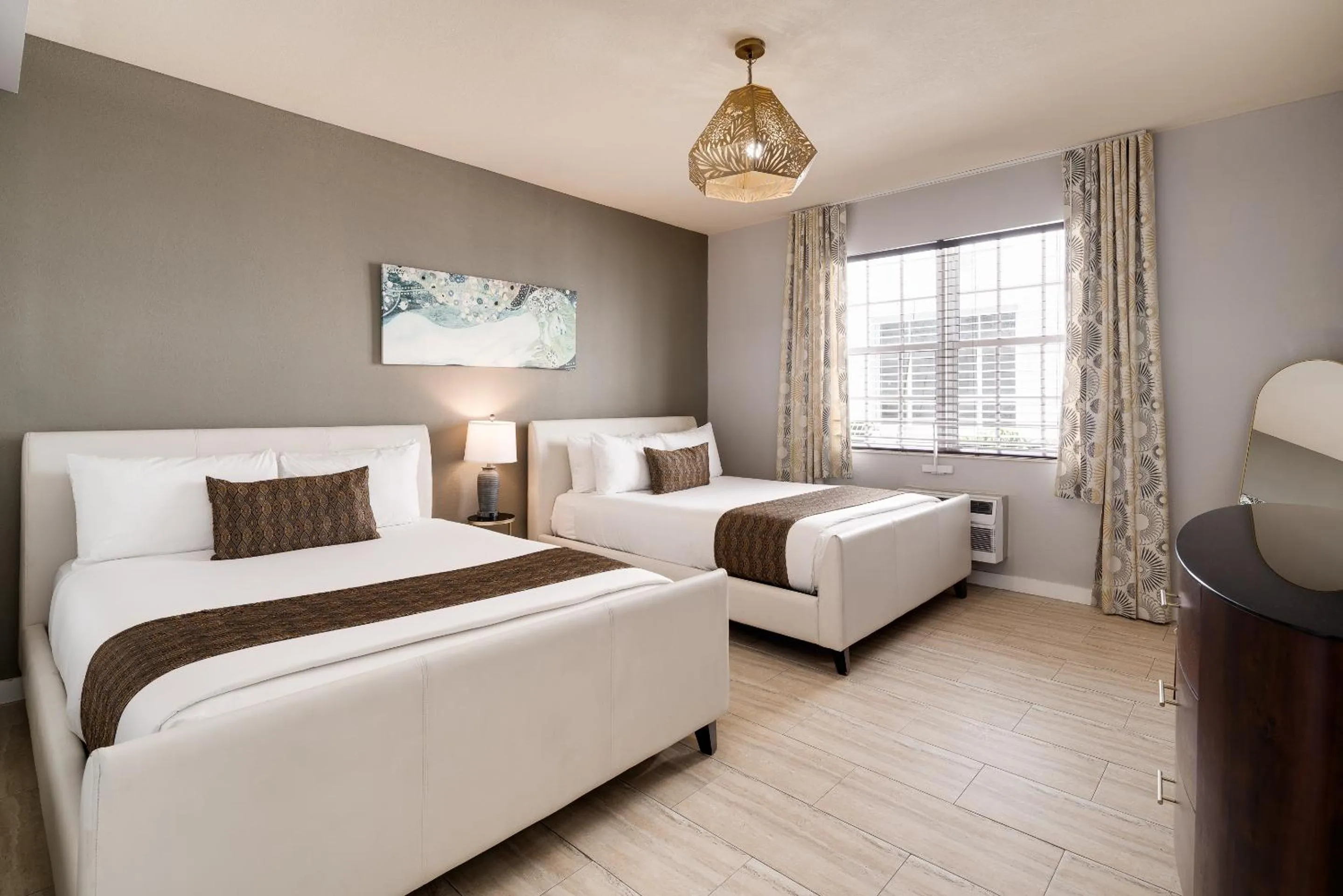 Bed in Tradewinds Apartment Hotel Miami Beach