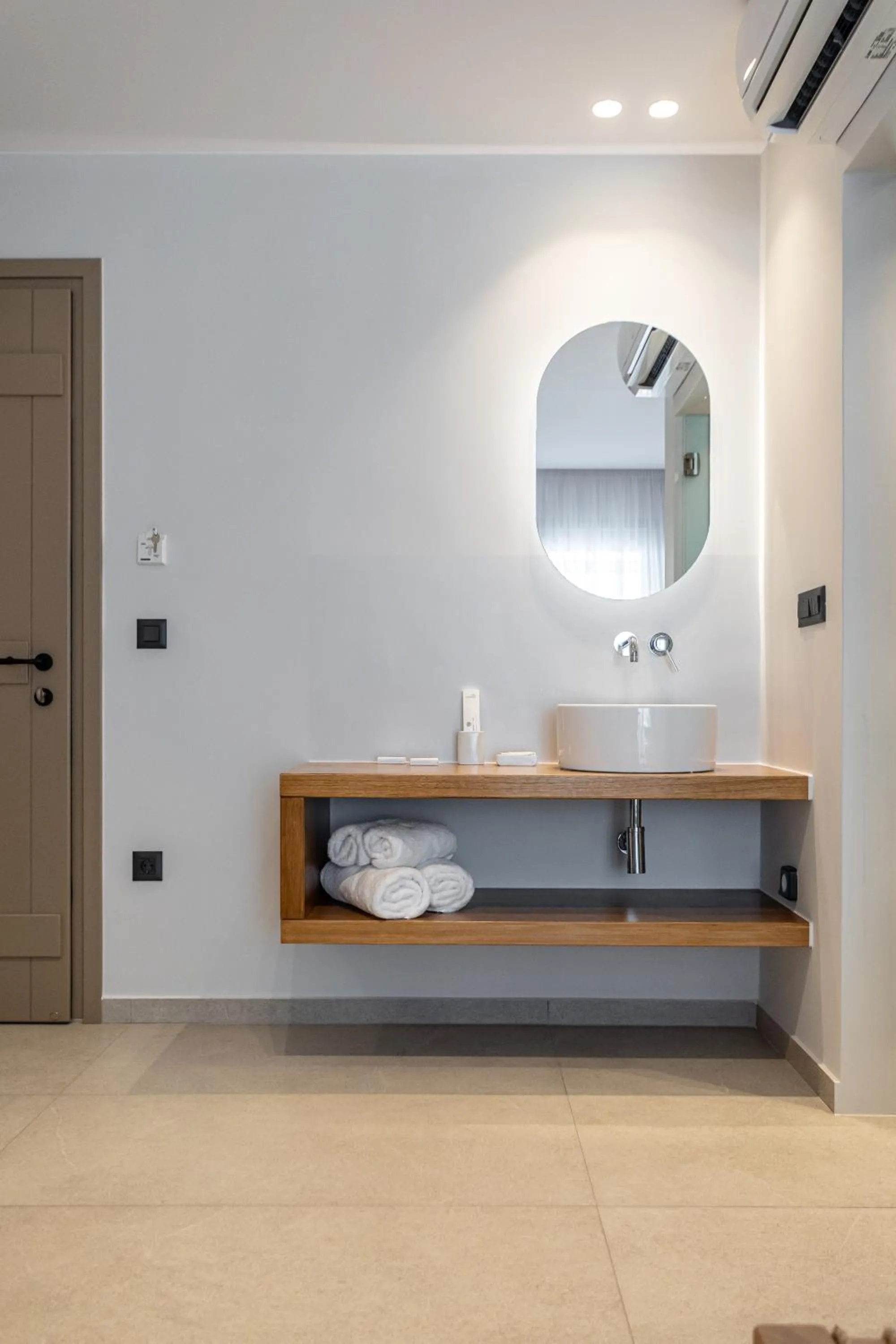 Photo of the whole room in Lianos Village