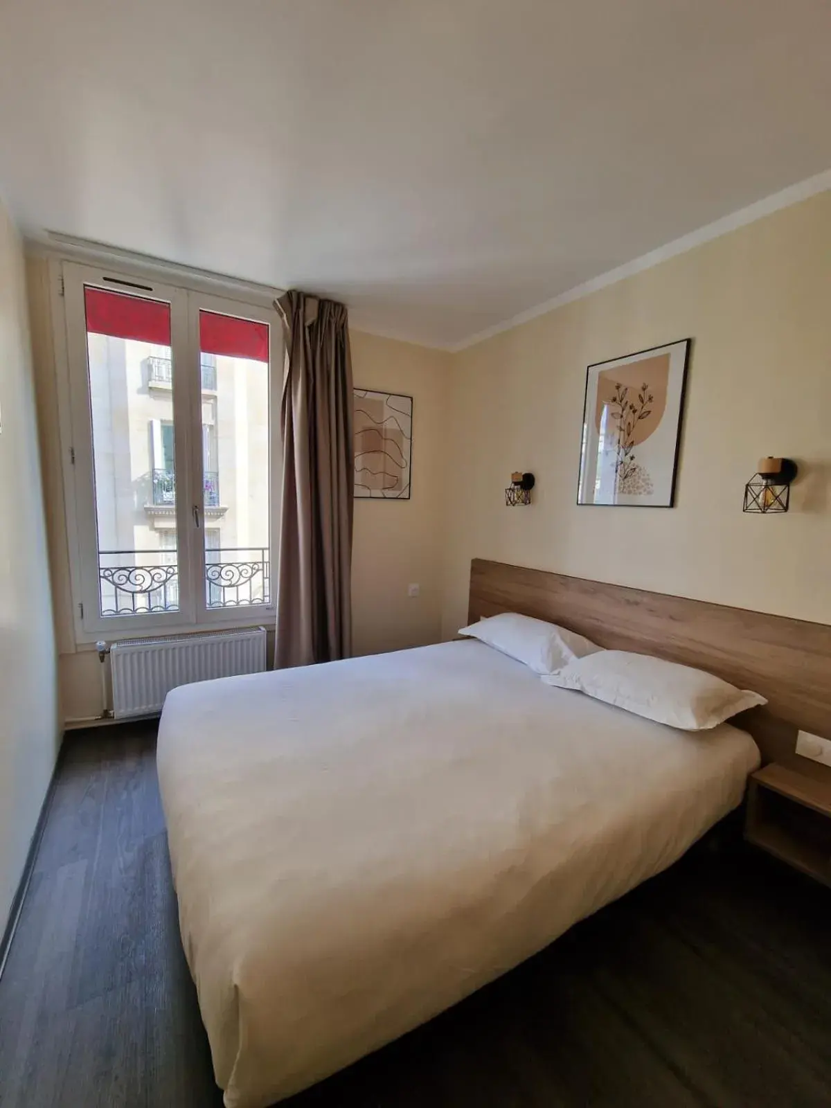 Bed in Hôtel D'Anjou Bed in Hôtel D'Anjou