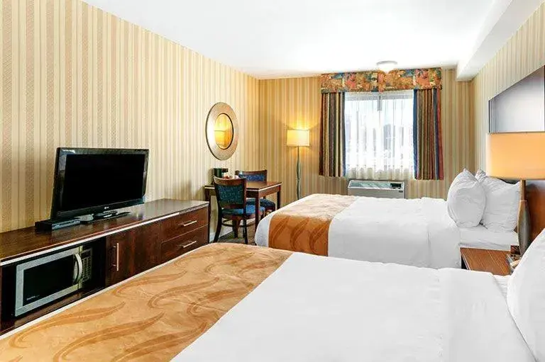 Bed in Quality Hotel & Suites Bed in Quality Hotel & Suites
