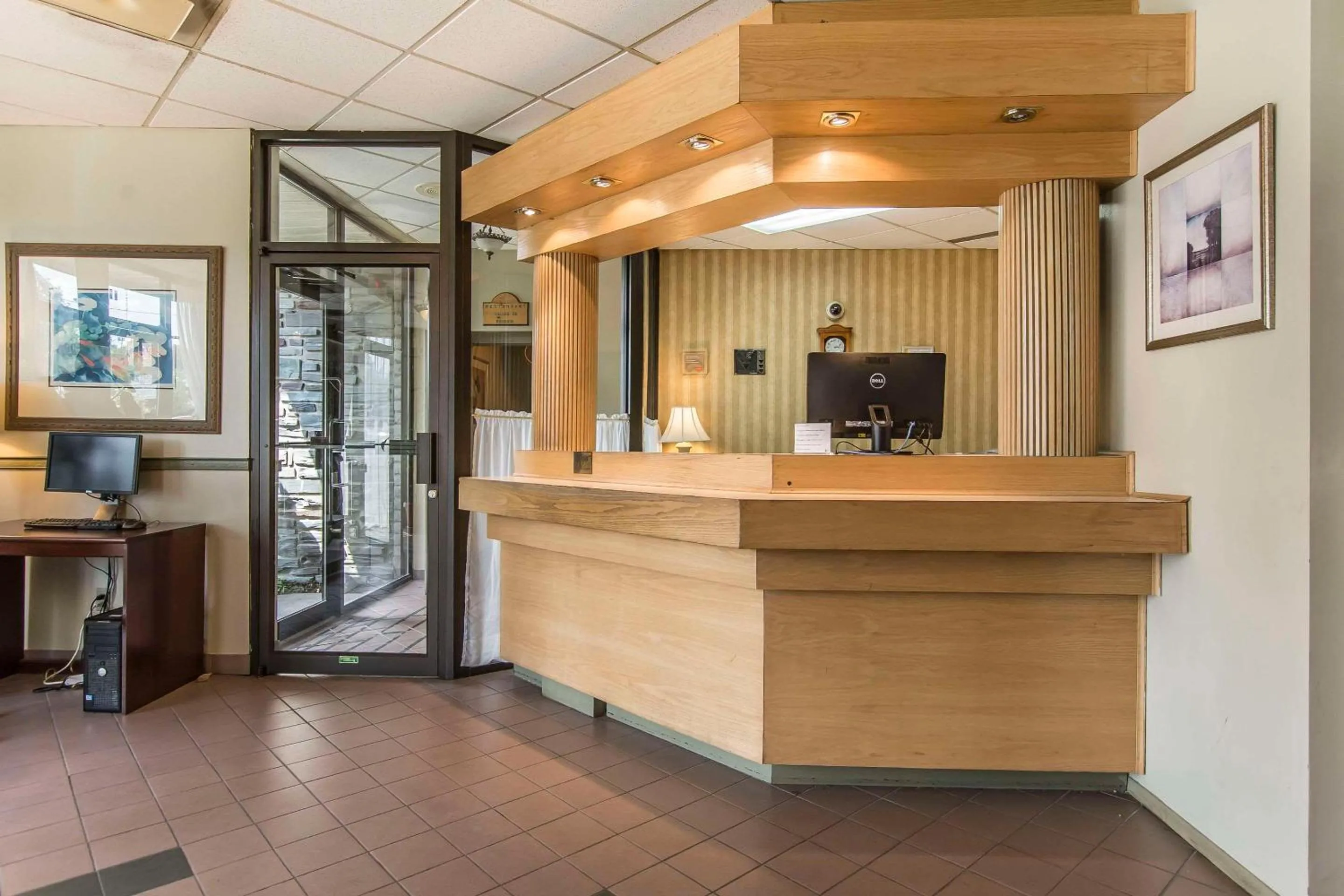 Lobby or reception in Quality Hotel & Suites