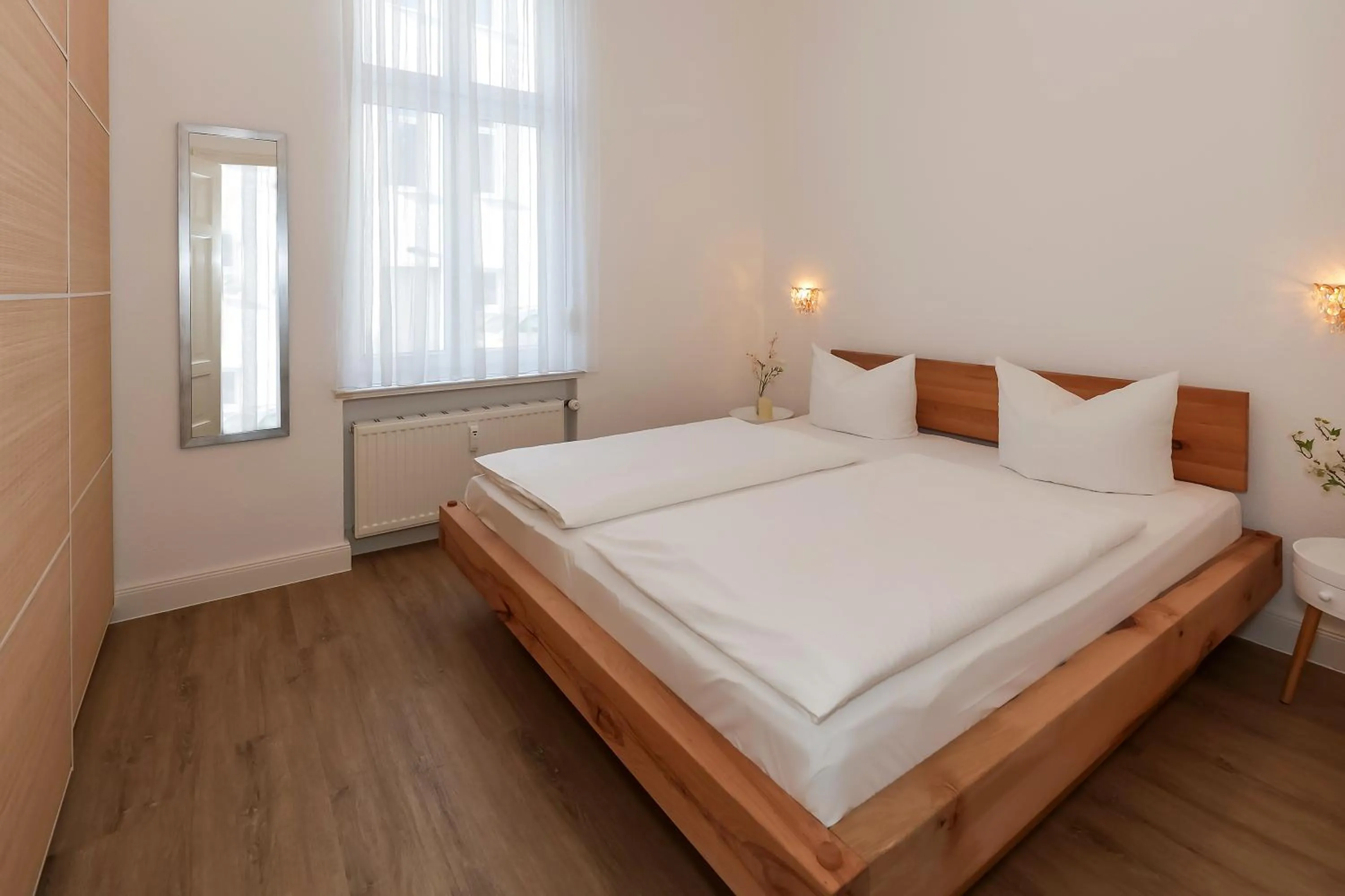 Day, Bed in Hotel Germania