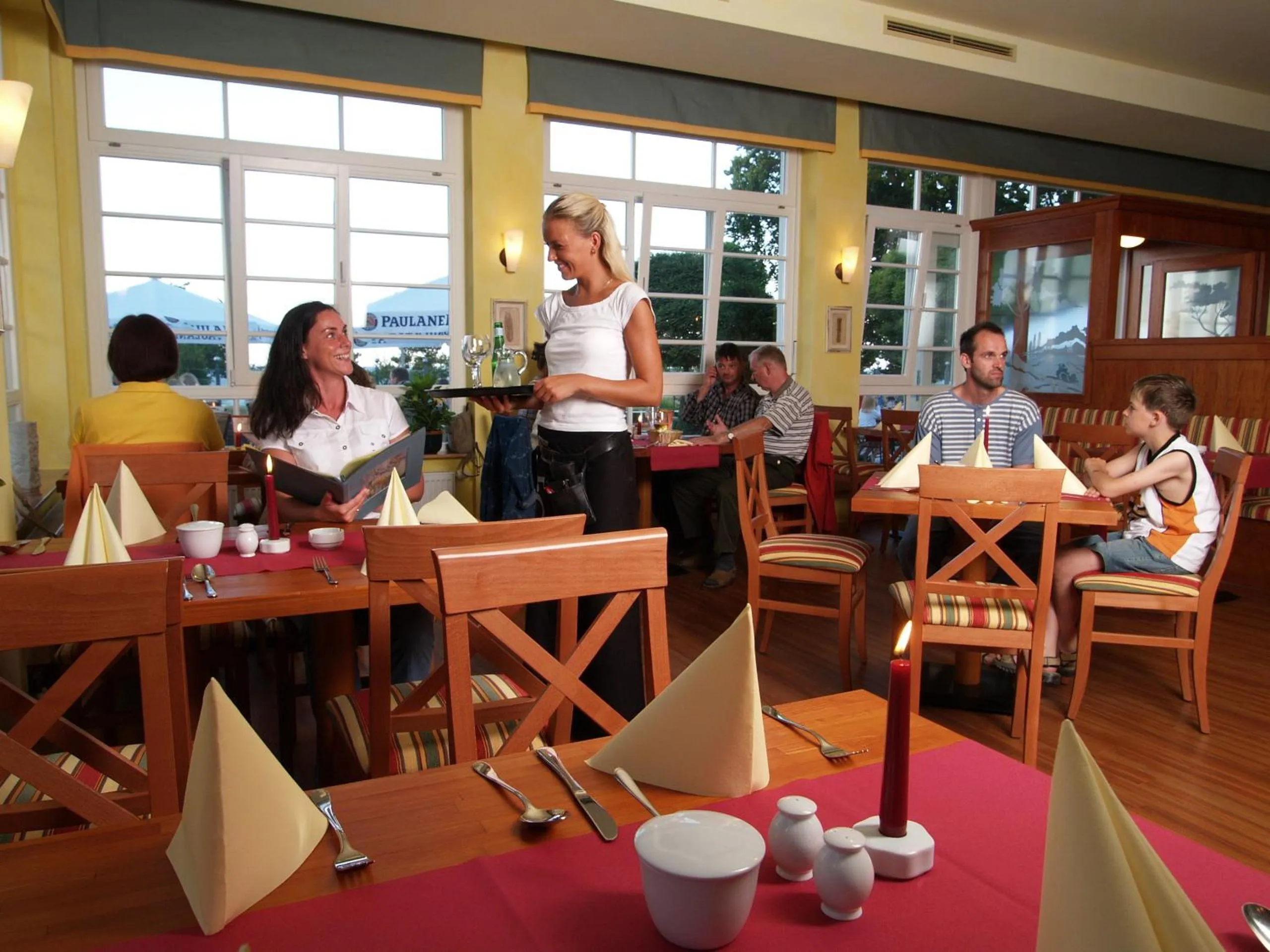 Restaurant/places to eat in Hotel Germania