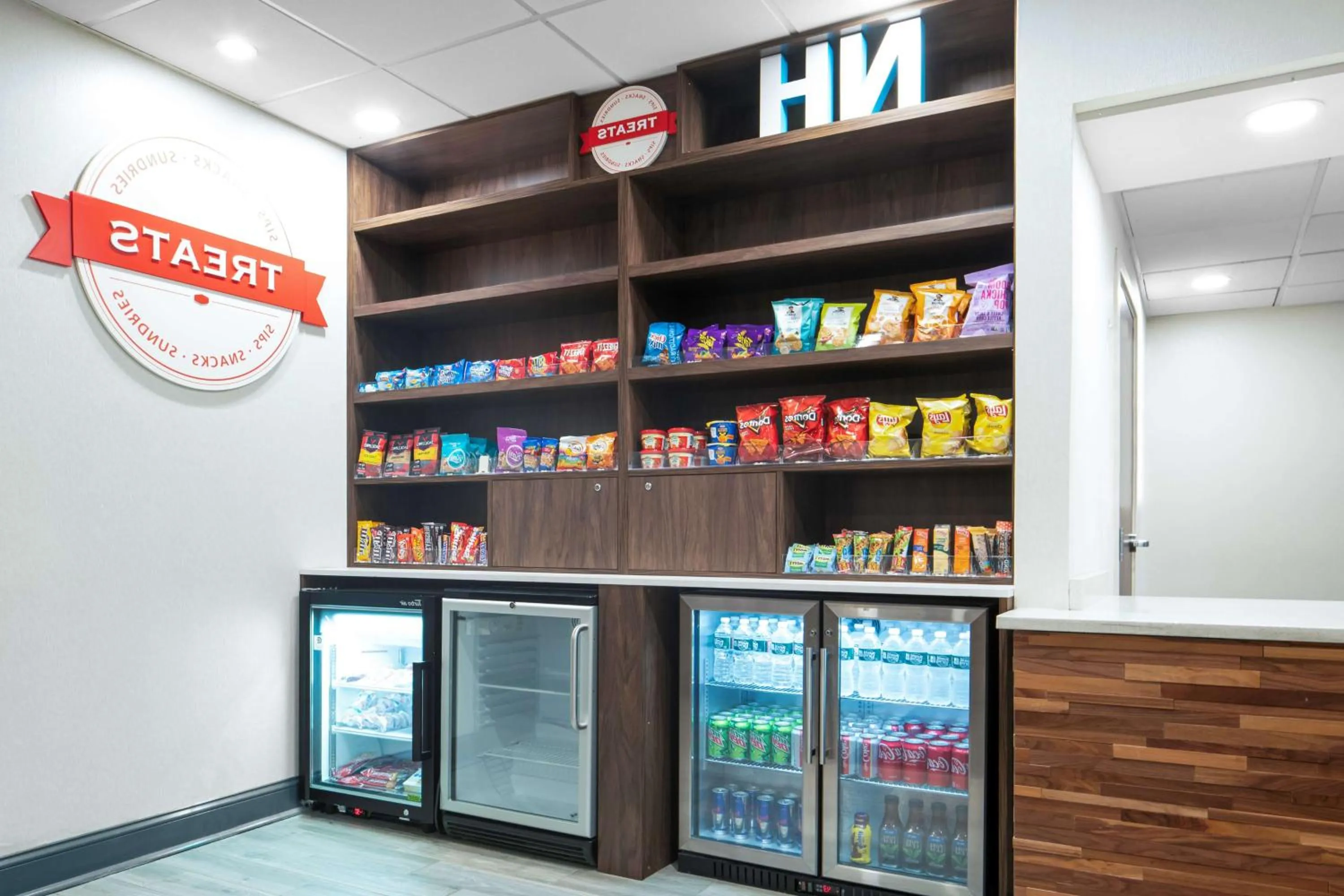 On-site shops in Hampton Inn by Hilton Concord/Bow