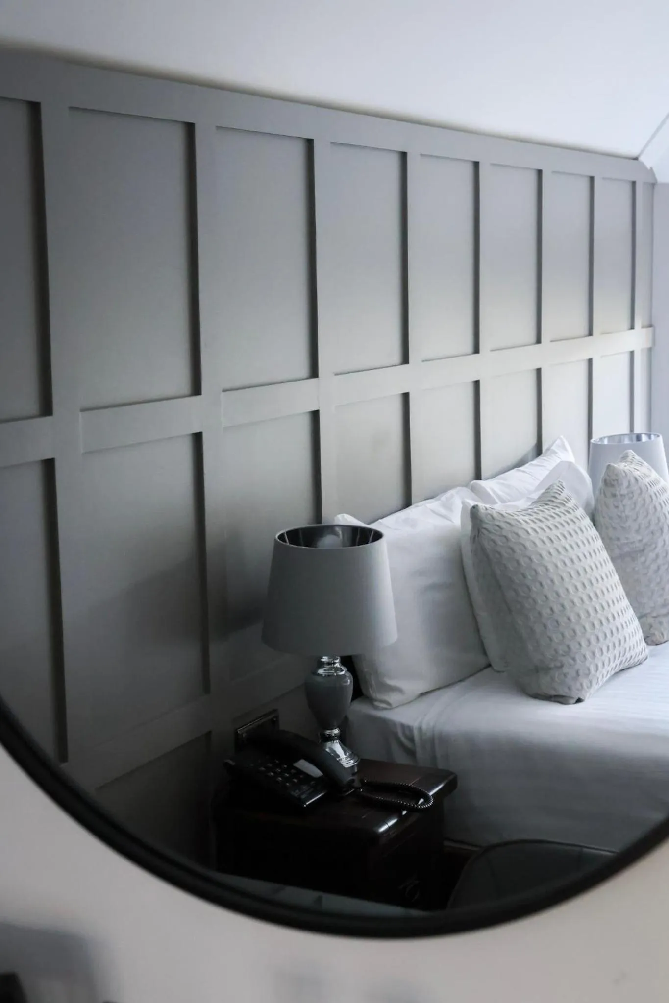 Bed in Cantley House Hotel - Wokingham