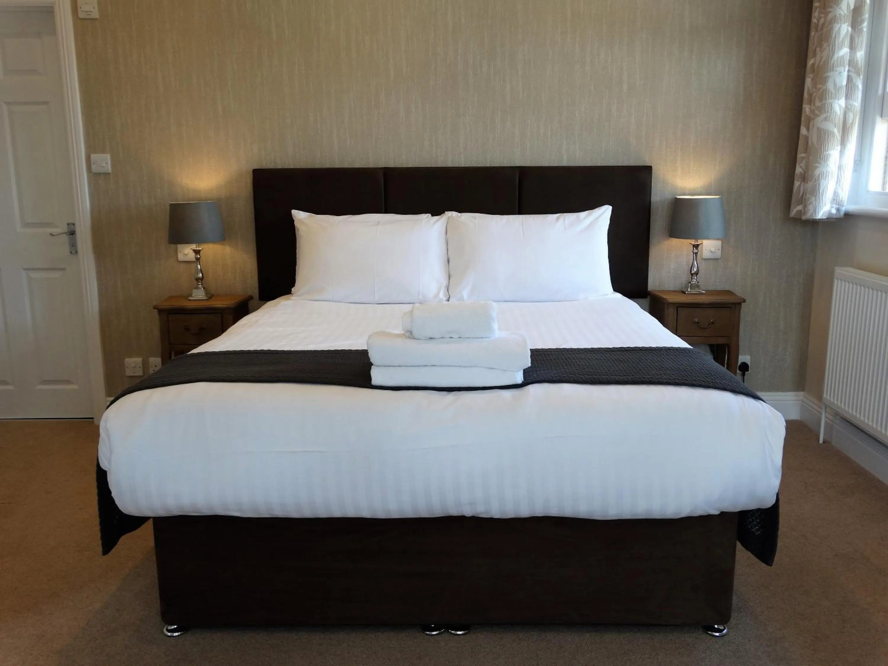 Bed in Cantley House Hotel - Wokingham