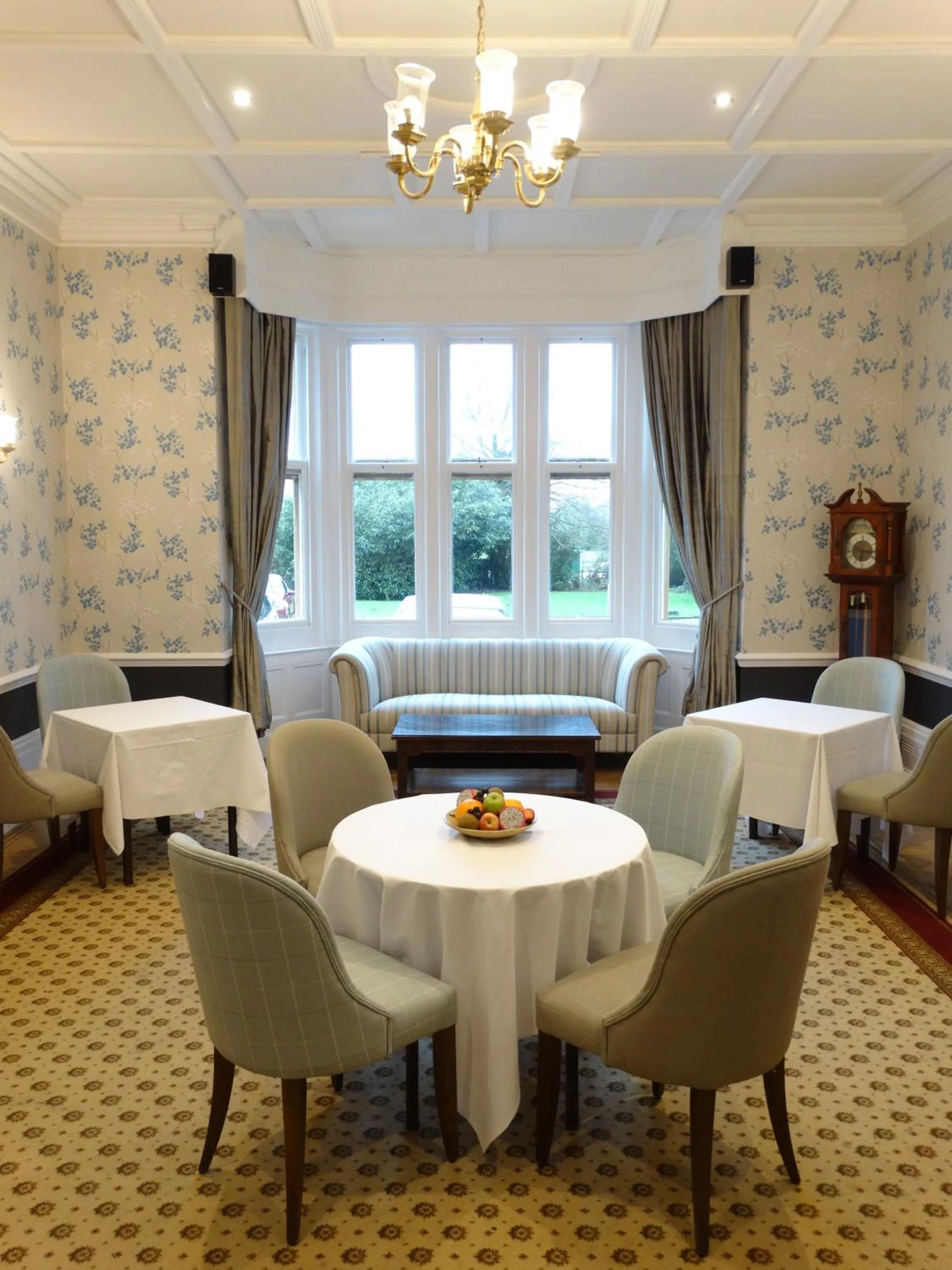 Living room in Cantley House Hotel - Wokingham