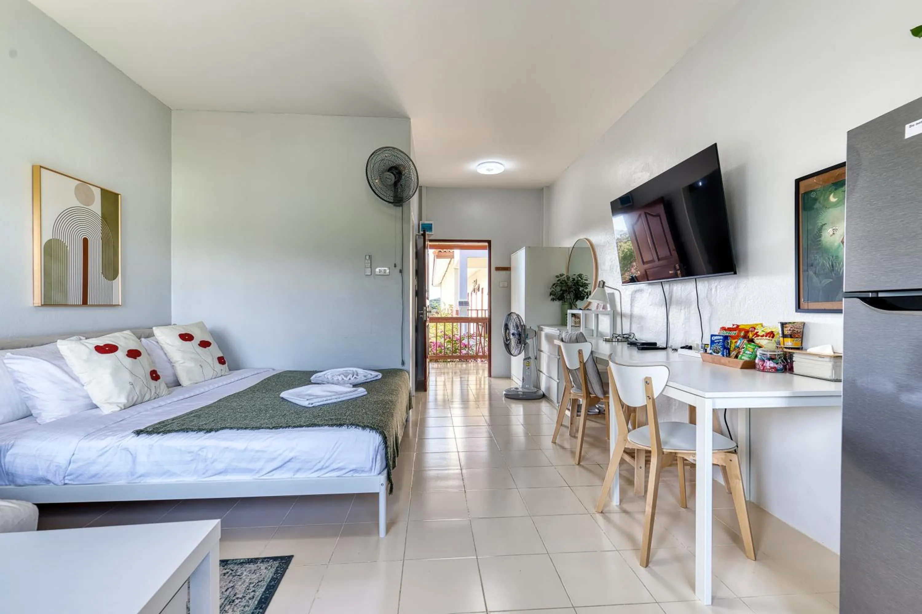 Bed in Chaweng Apartment